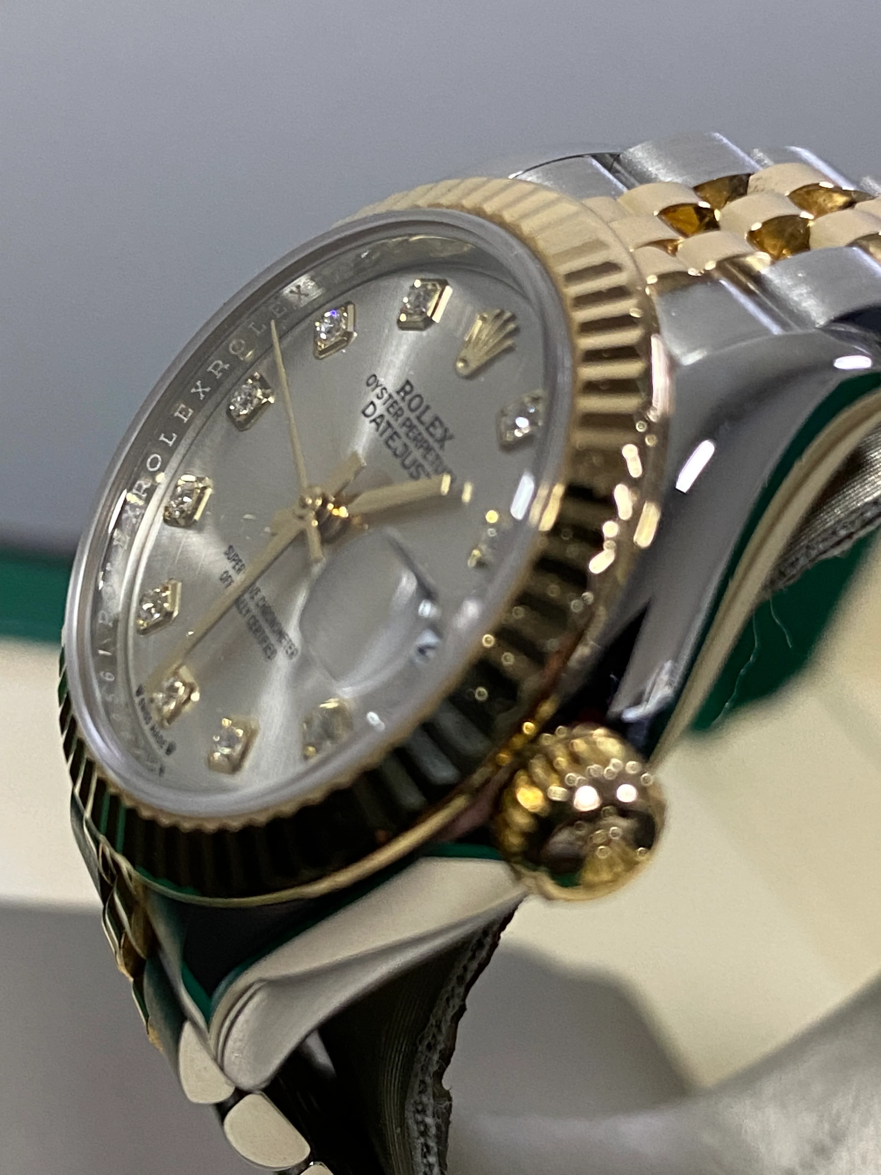Rolex Steel and Yellow Gold Lady-Datejust 28 - 2020 - Fluted Bezel - Silver Diamond Dial - Jubilee Bracelet - 279173