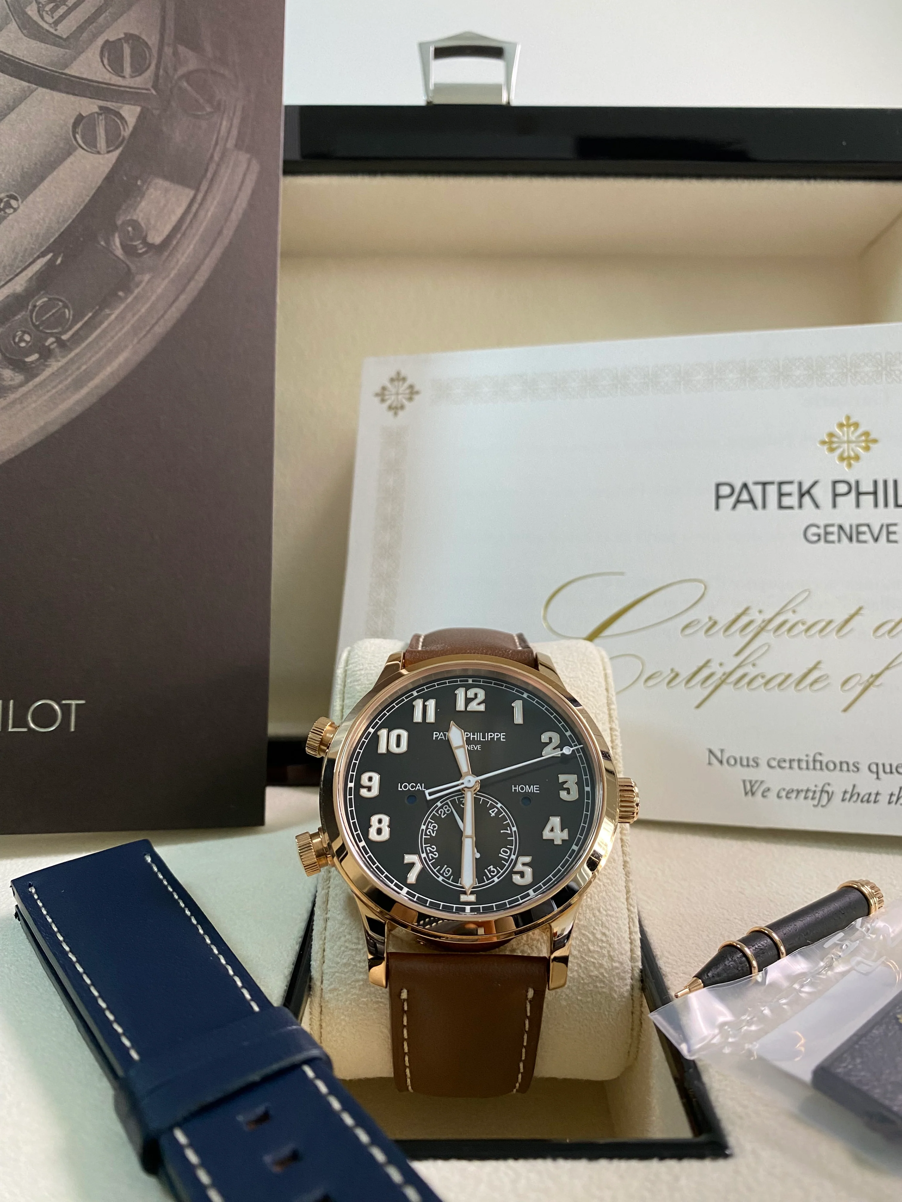 Patek Philippe Complications Calatrava Pilot Travel Time - 42 mm - 2023 - Rose Gold - Chocolate Dial - 5524R-001 *FULL SET*