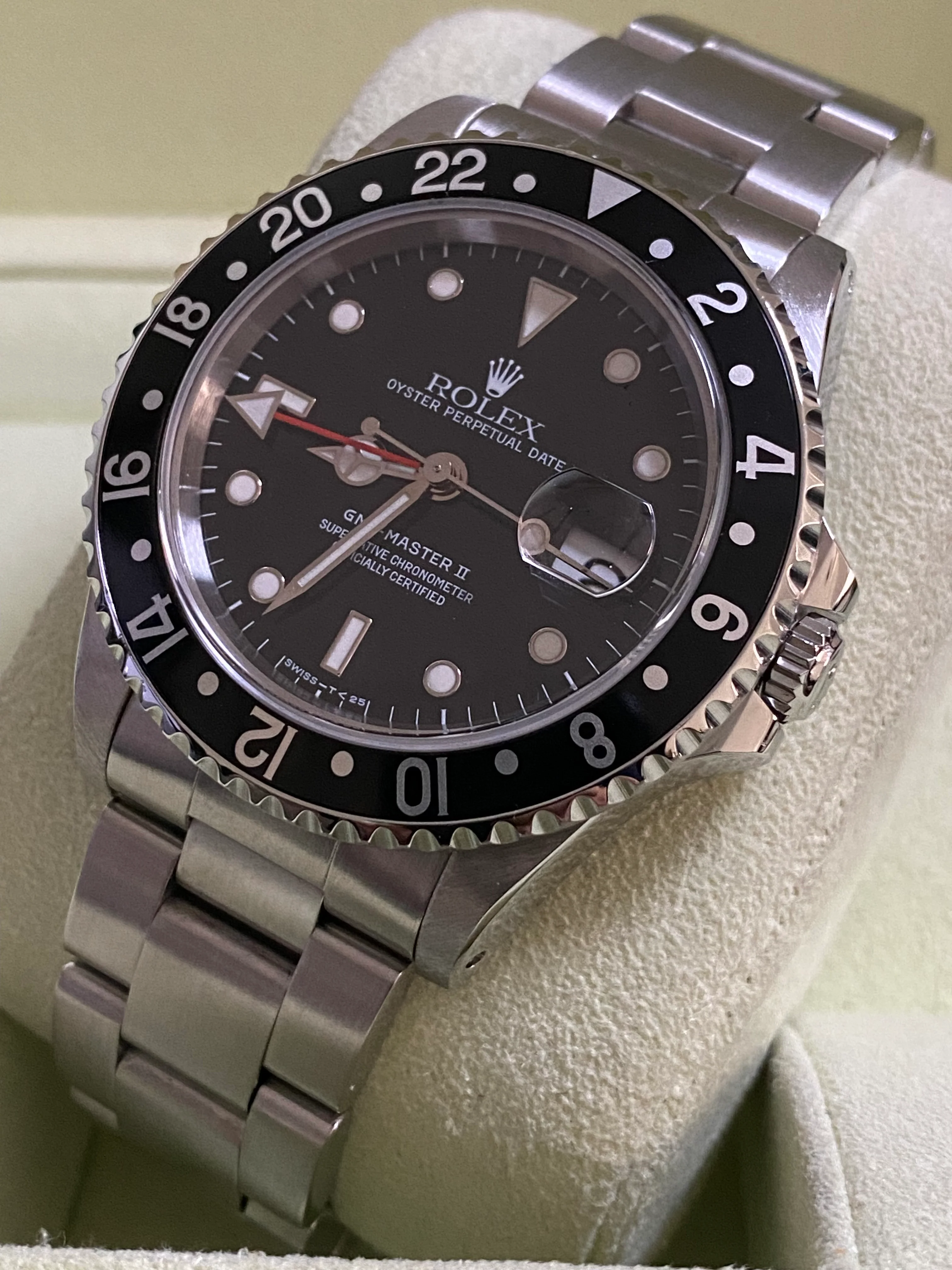 Rolex Steel GMT-Master II - U Serial - Pre Ceramic Bezel - Black Dial - Oyster Bracelet - 16710