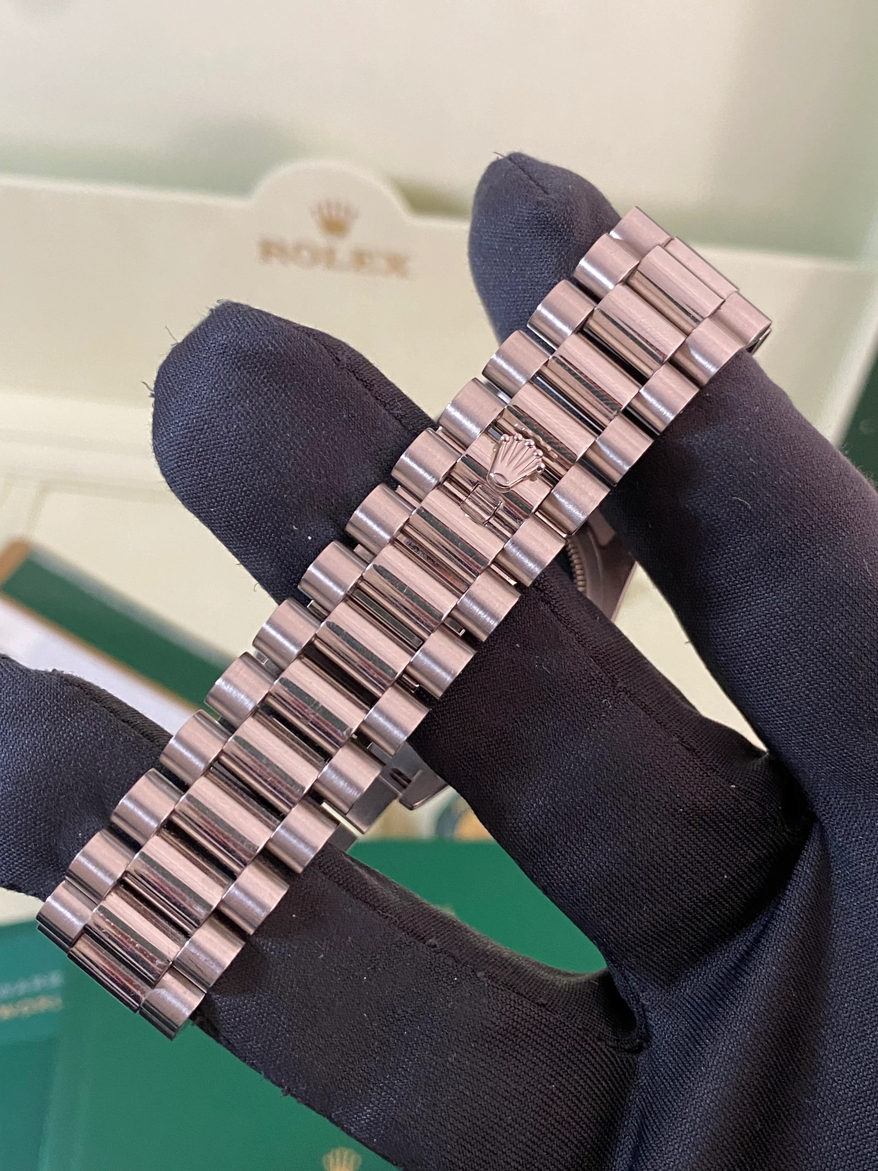 Rolex Platinum Day-Date 36 - 2014 - Domed Bezel - Ice Blue Diamond Dial - President Bracelet - 118206 *FULL SET*