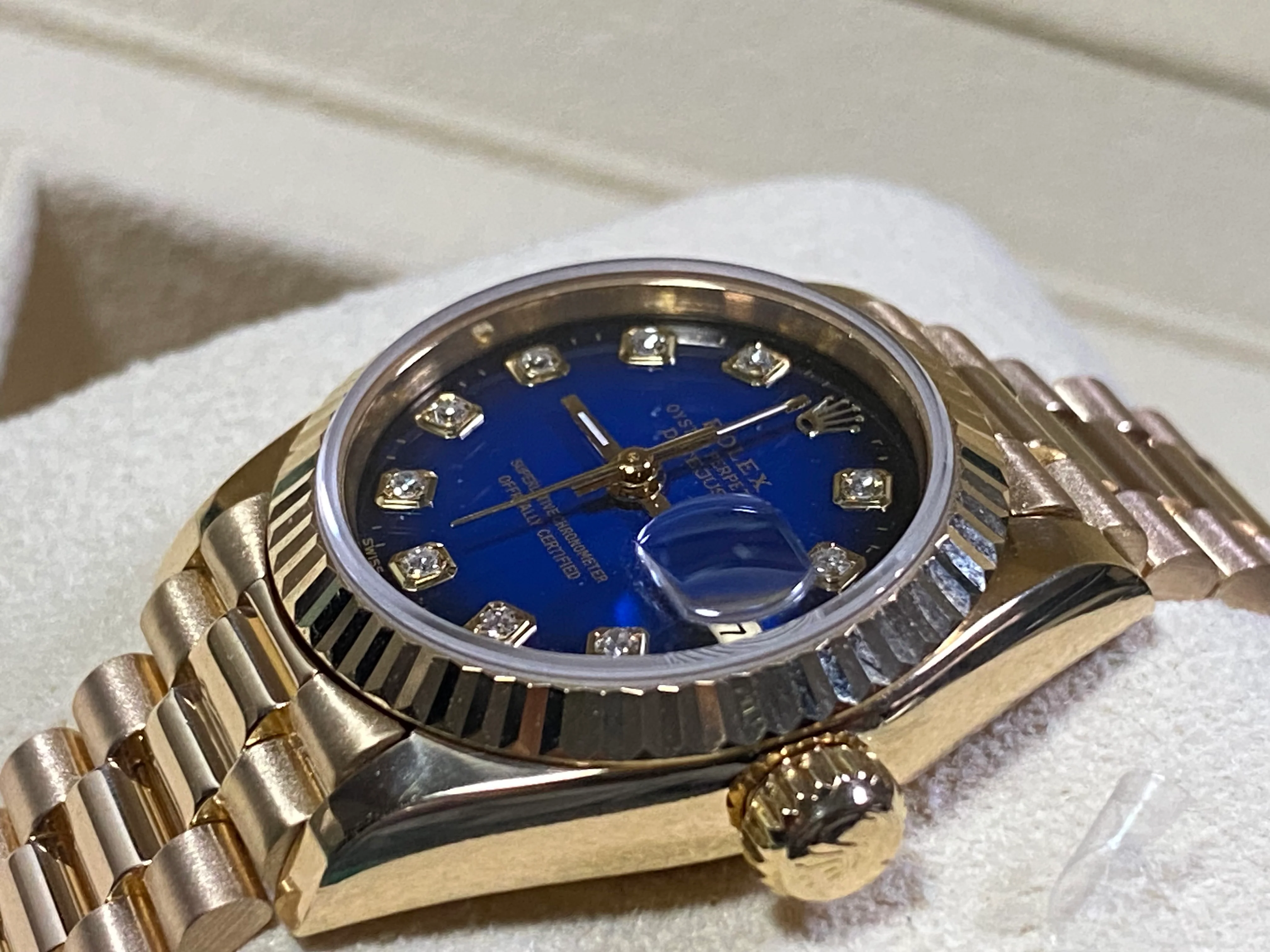 Rolex Yellow Gold Lady-Datejust 26 - N Serial - Fluted Bezel - Blue Vignette Diamond Dial - President Bracelet - 69178
