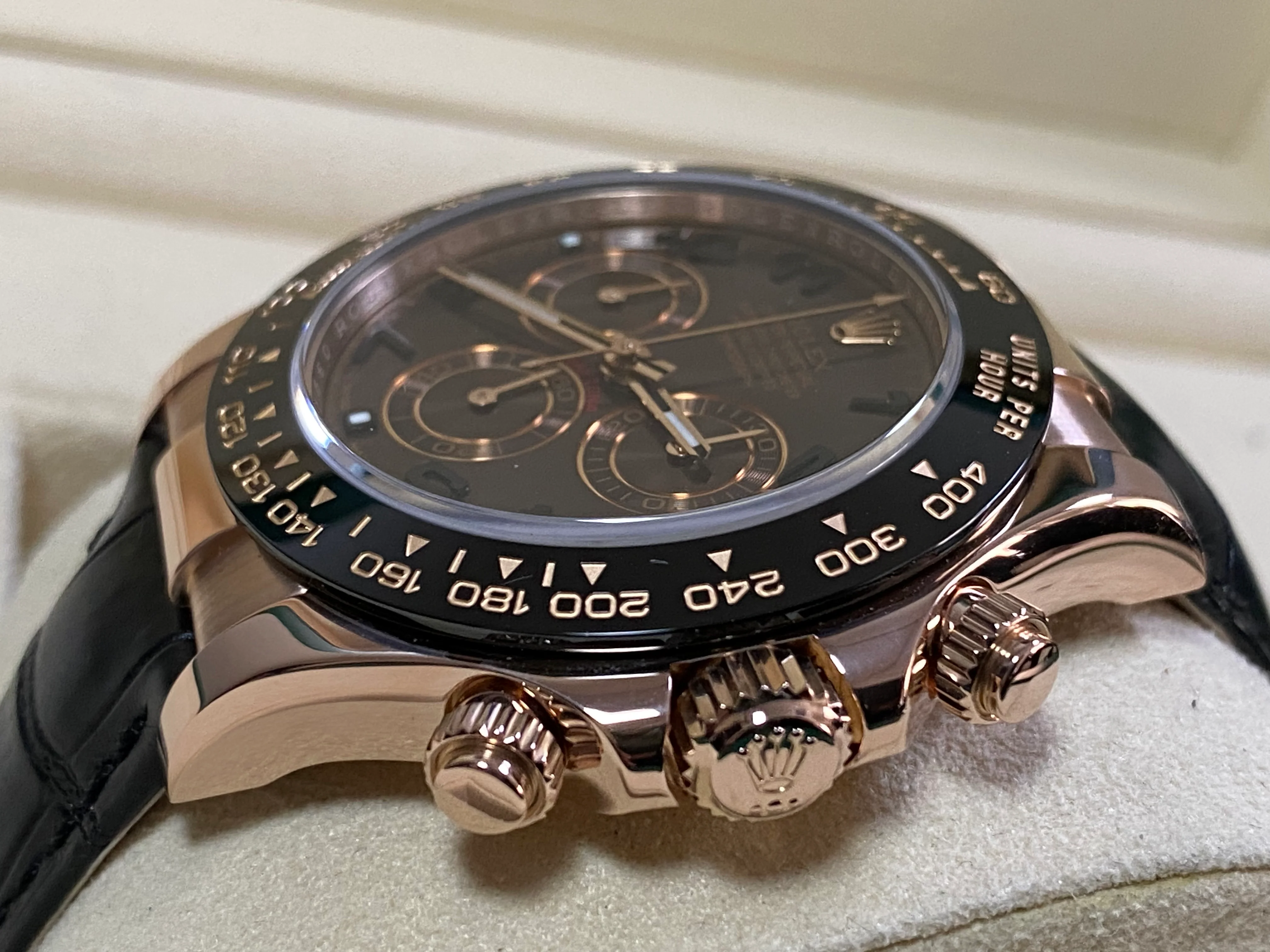 Rolex Everose Gold Cosmograph Daytona 40 - 2016 - Chocolate Arabic Dial - Black Leather Strap - 116515LN *COMPLETE SET*