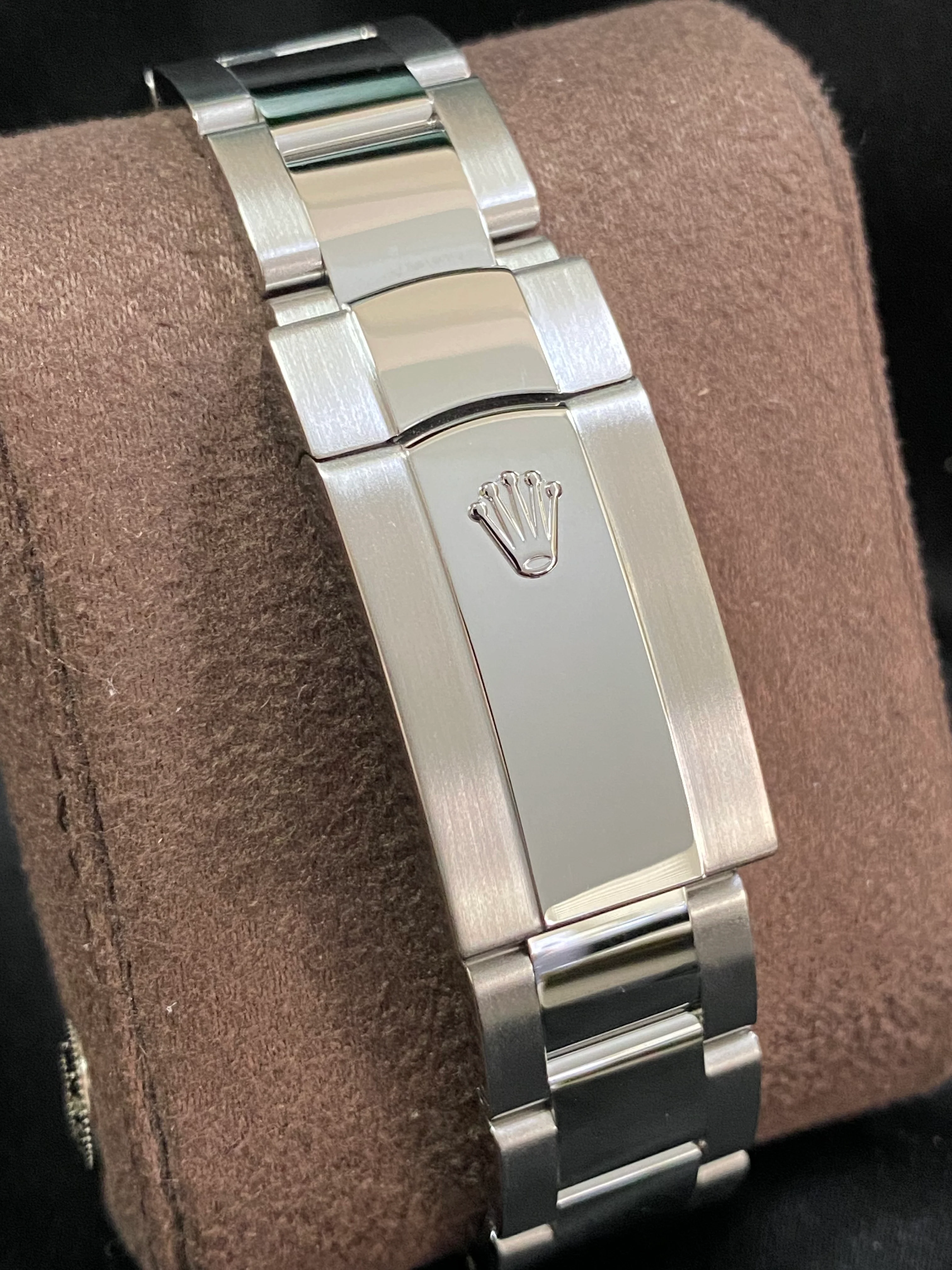 Rolex Steel Datejust II - 2017 - Fluted Bezel - Black Roman Dial - Oyster Bracelet - 116334 *FULL SET*