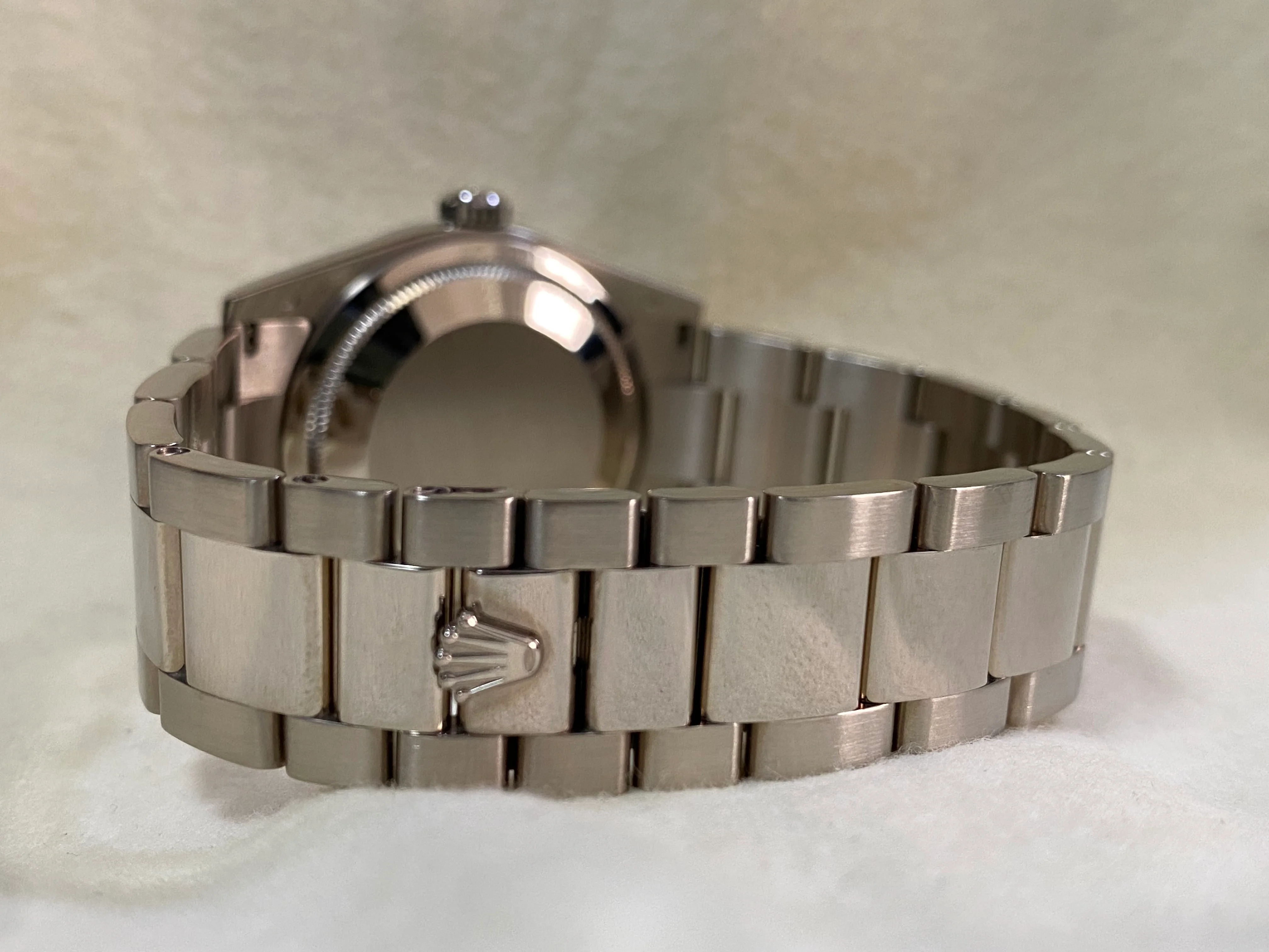 Rolex White Gold Day-Date 36 - 2016 - Domed Bezel - Rare Factory Cherry Dial - Oyster Bracelet - 118209 *COLLECTORS GRADE*
