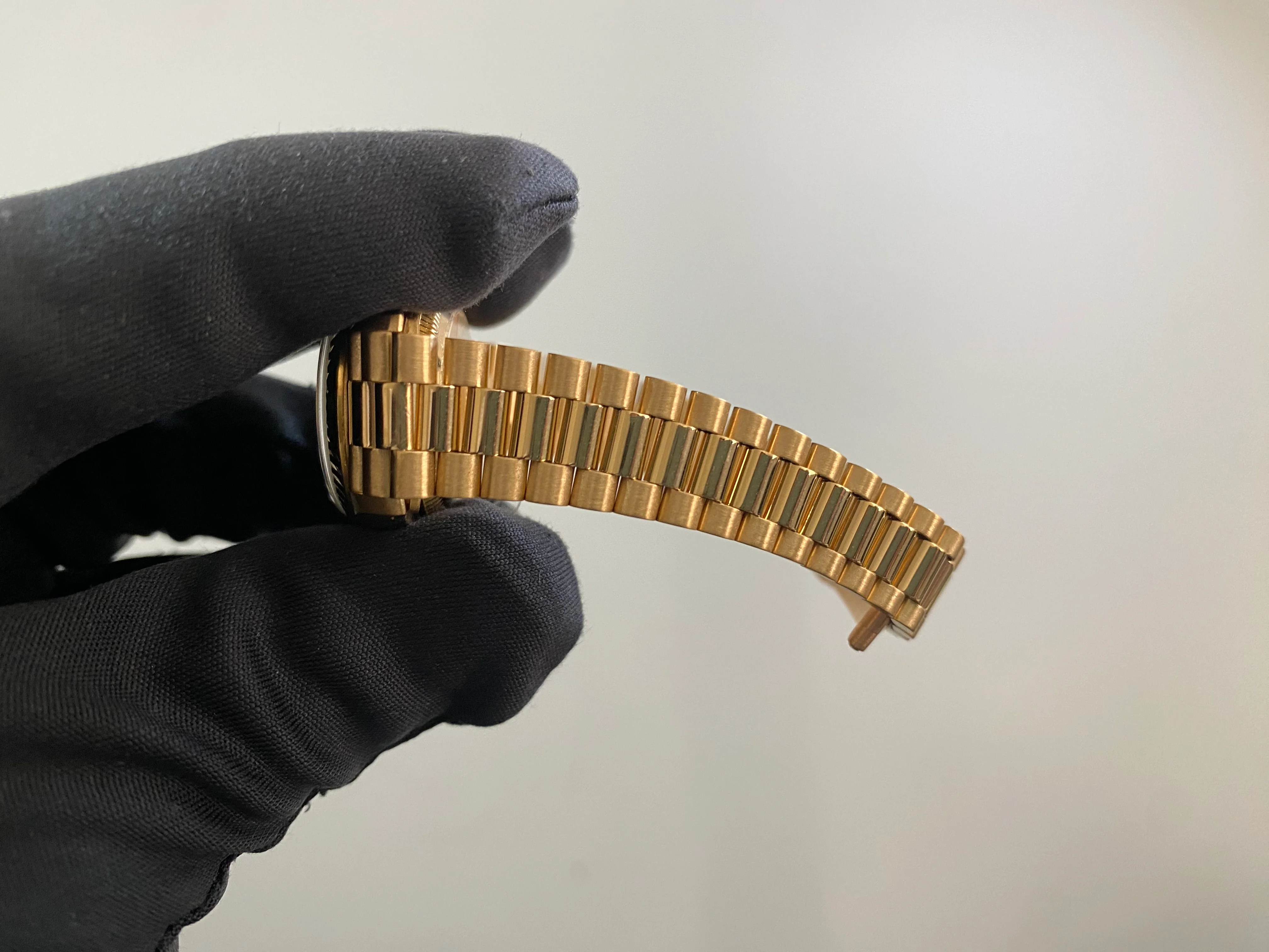 Rolex Yellow Gold Lady-Datejust - E serial - Fluted Bezel - Champagne Dial - President Bracelet - 69178