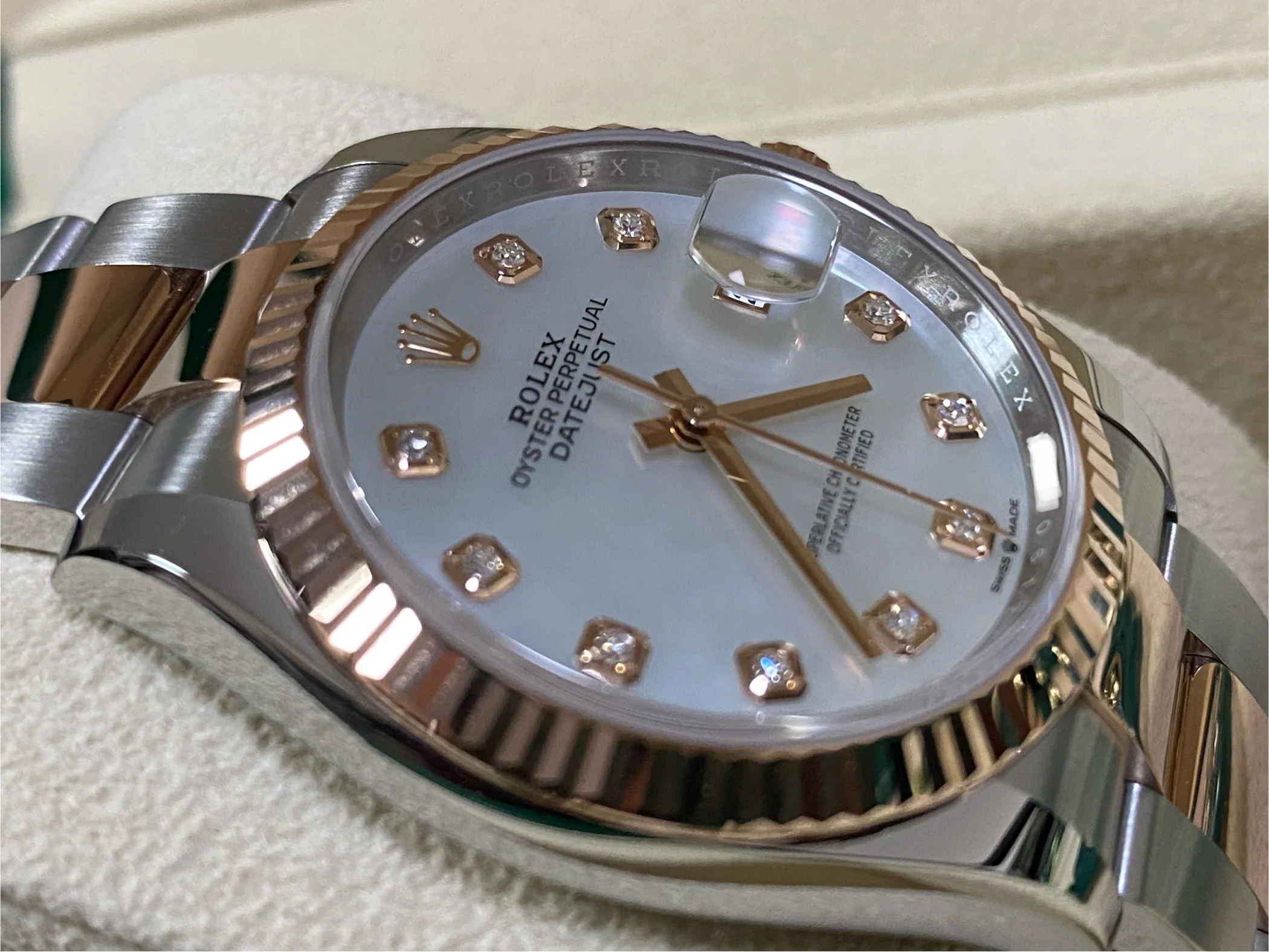 Rolex Steel and Everose Gold Datejust 36 - 2022 - Fluted Bezel - White Mother-Of-Pearl Diamond Dial - Oyster Bracelet - 126231 FULL SET