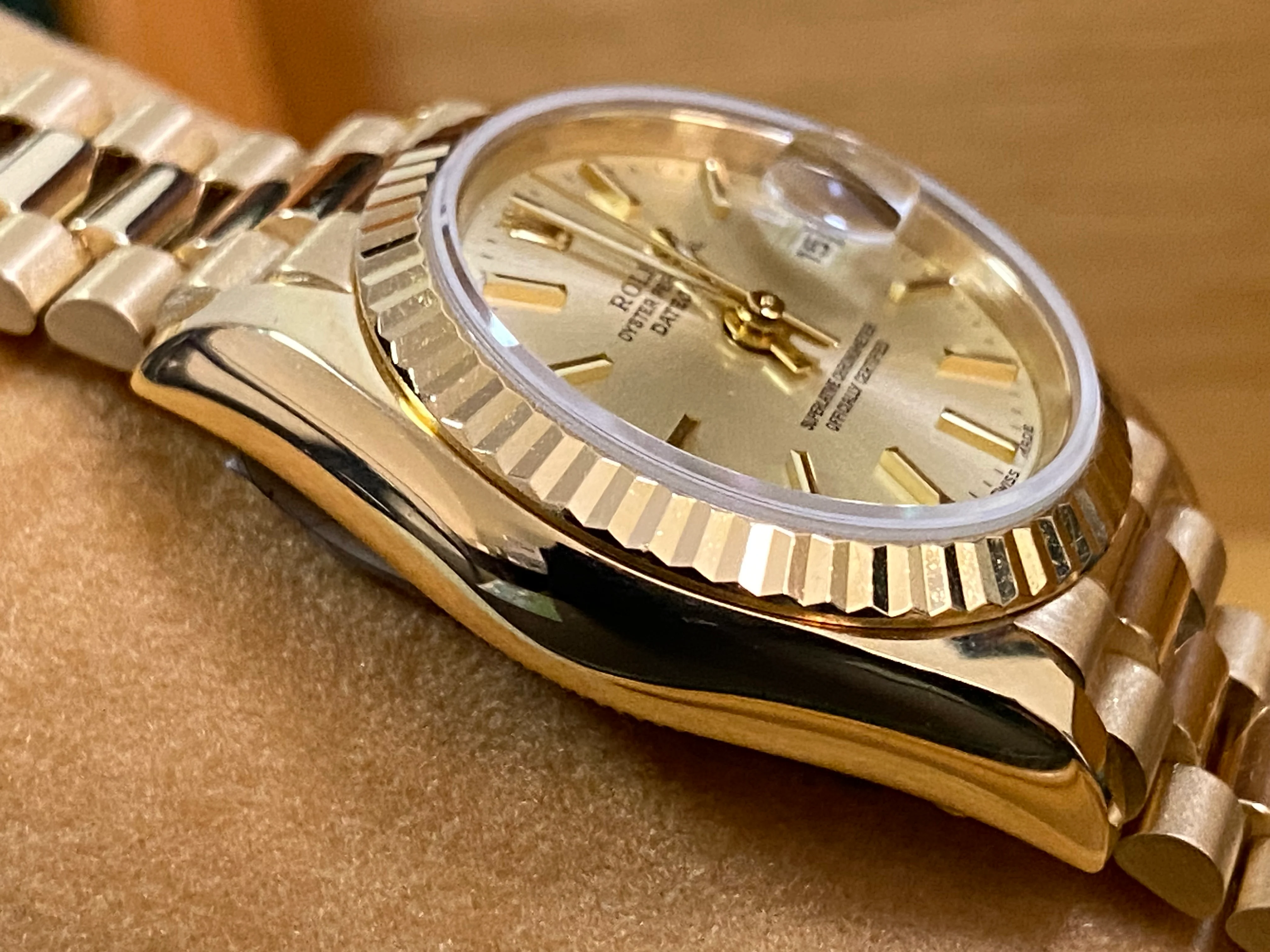Rolex Yellow Gold Lady-Datejust 26 - L Serial - Fluted Bezel - Champagne Index Dial - President Bracelet - 69178