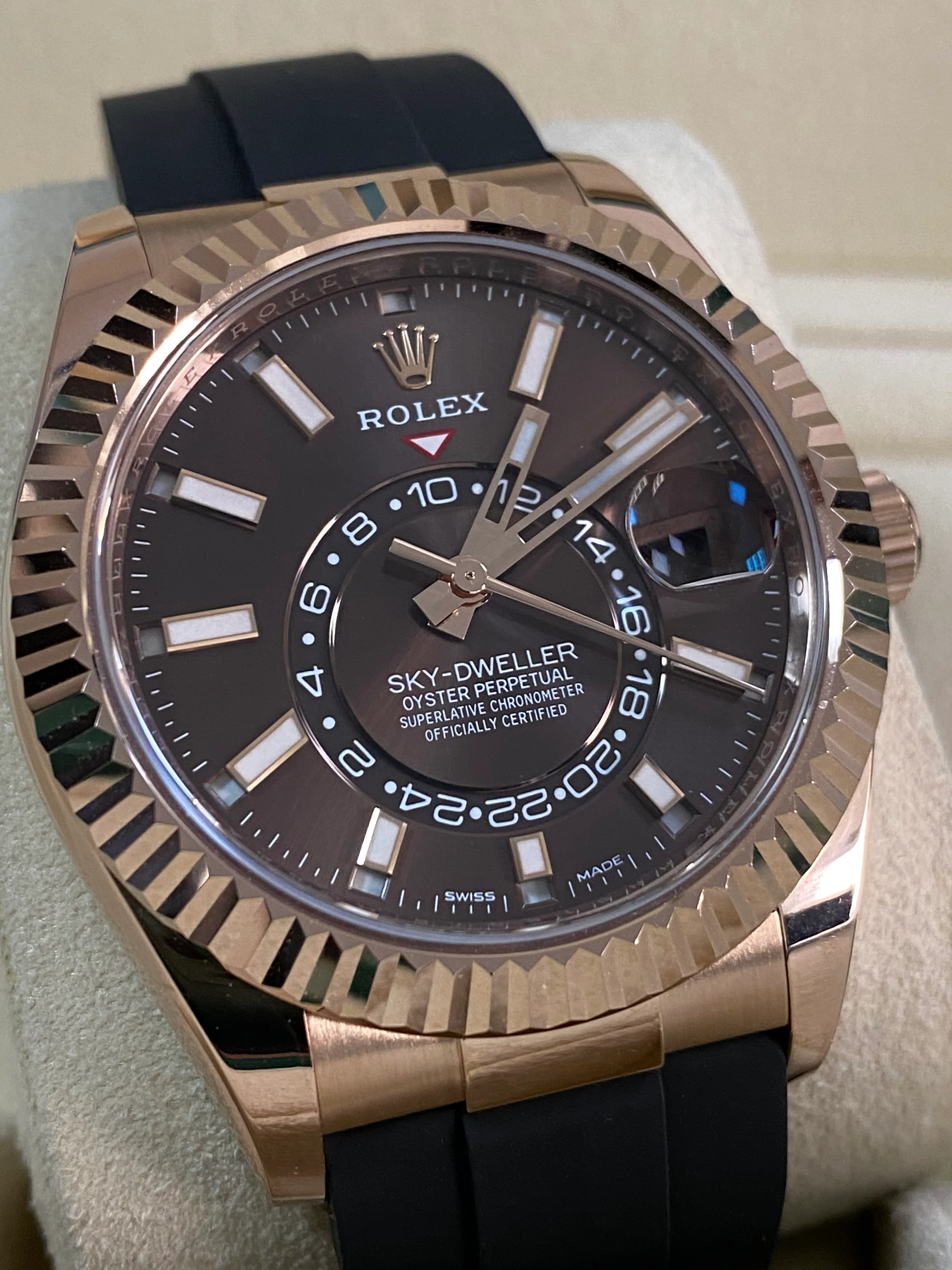 Rolex Everose Gold Sky-Dweller - 2022 - Chocolate Index Dial - Oysterflex Bracelet - 326235 *FULL SET*