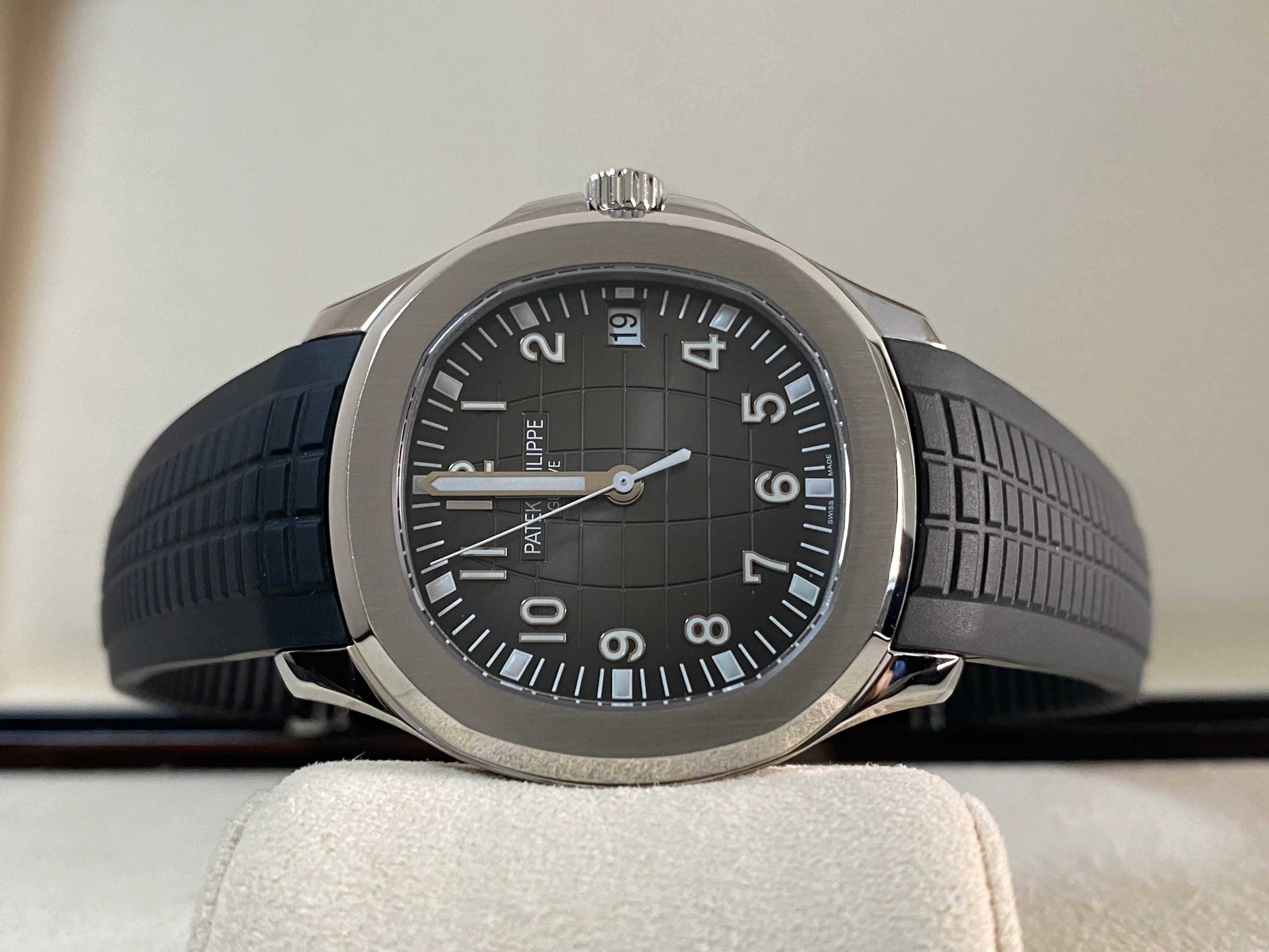 Patek Philippe Men's Aquanaut - 2019 - Black Embossed Dial - Black Strap - 5167A-001 *FULL SET*