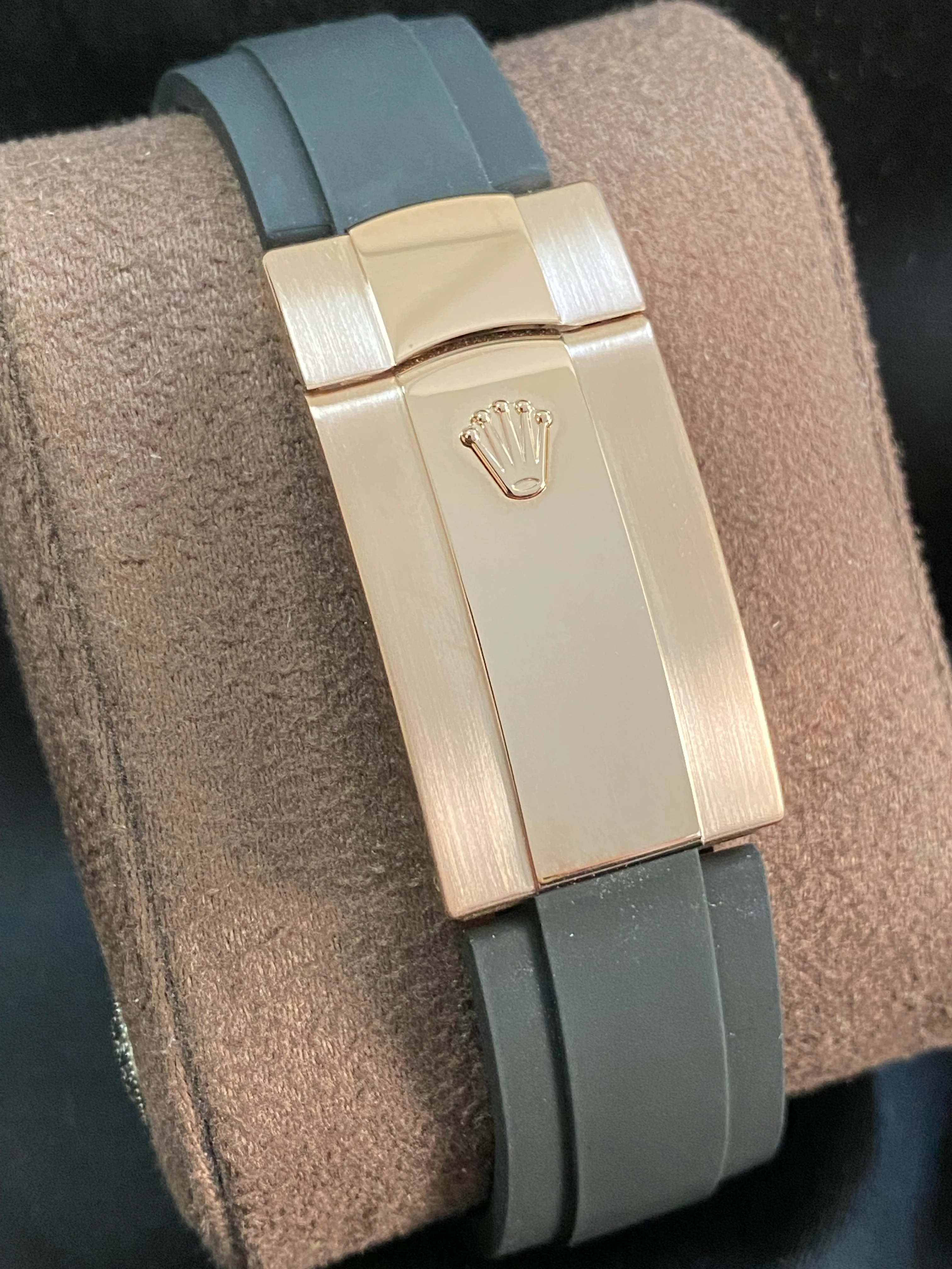 Rolex Everose Gold Sky-Dweller - 2022 - Chocolate Index Dial - Oysterflex Bracelet - 326235 *FULL SET*