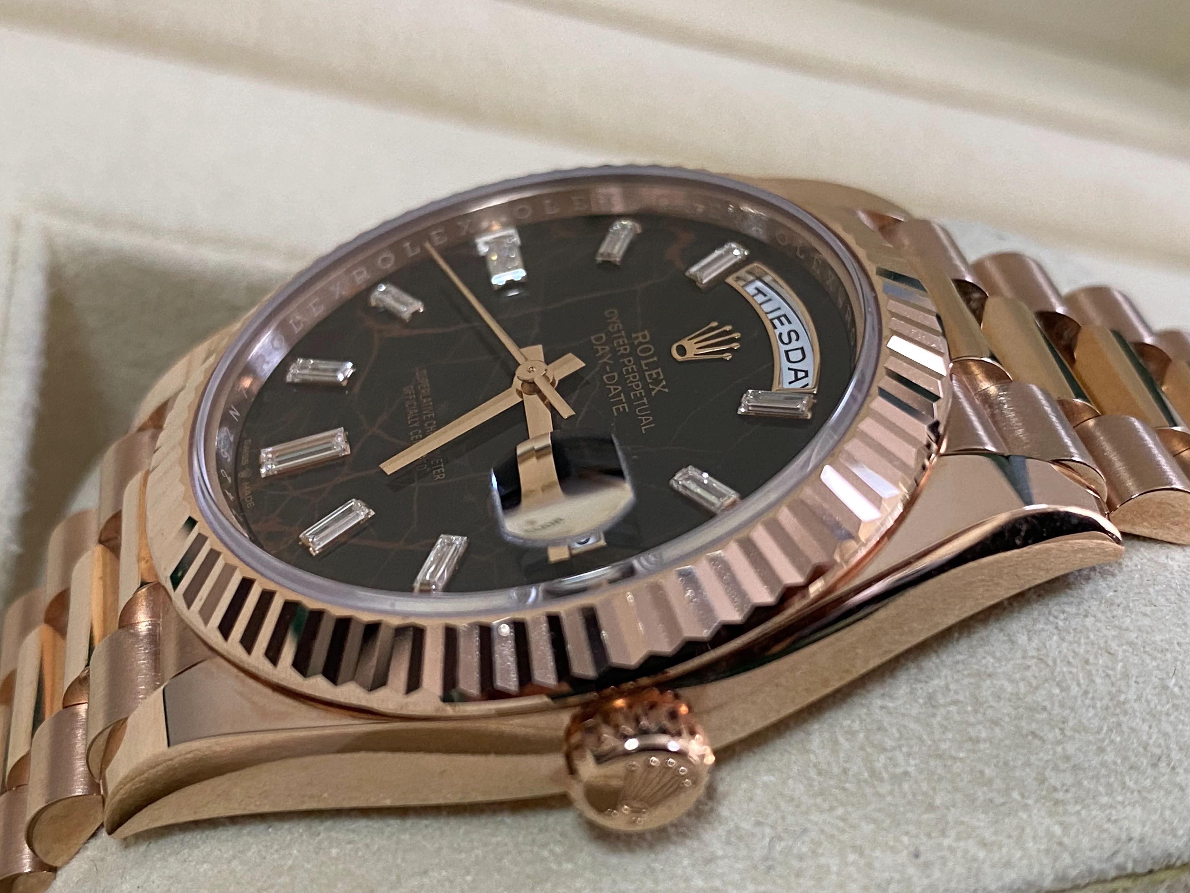 Rolex Everose Gold Day-Date 40 - 2022 - Fluted Bezel - Eisenkiesel Dial - President Bracelet - 228235 *FULL SET*