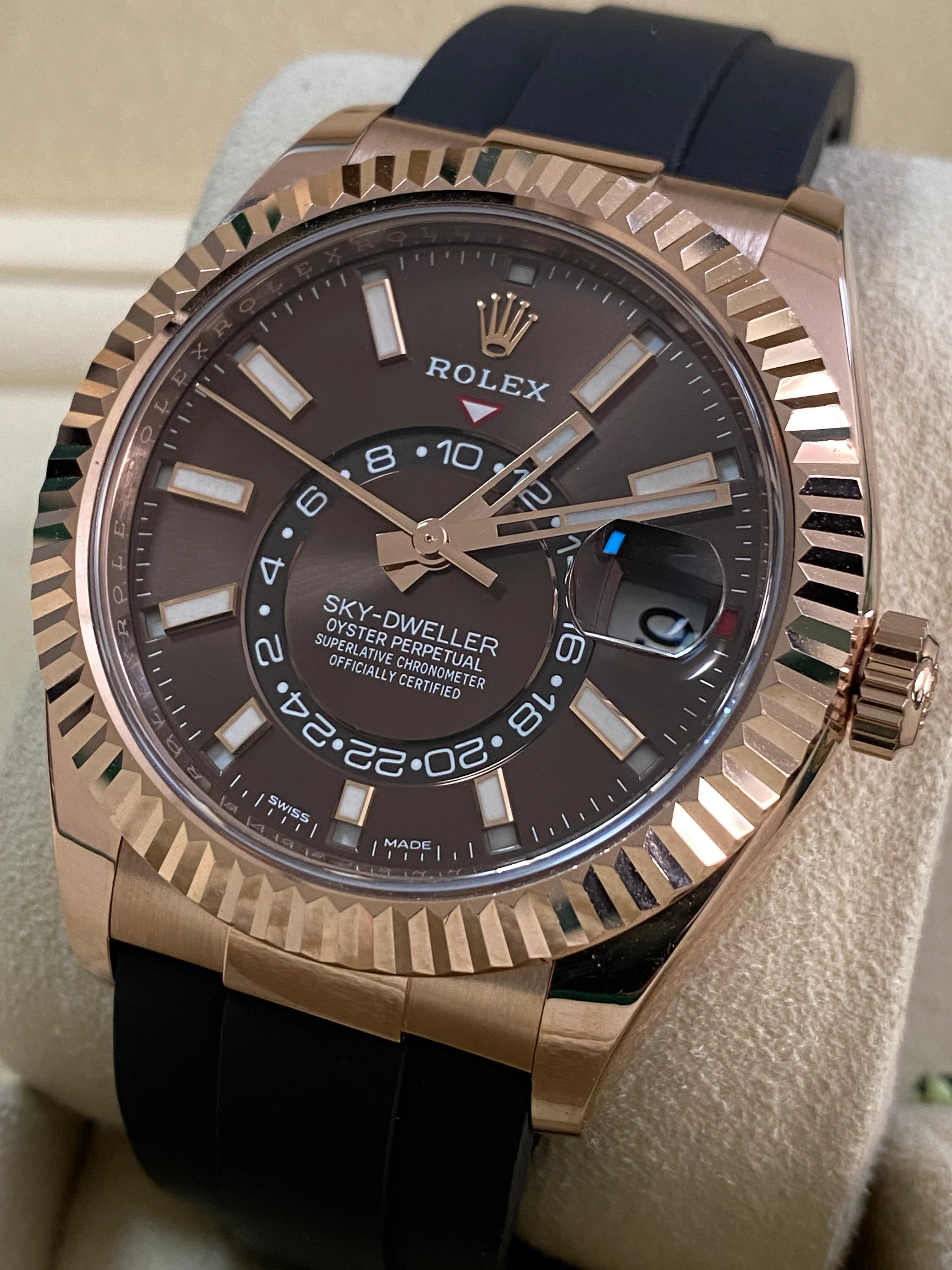 Rolex Everose Gold Sky-Dweller - 2022 - Chocolate Index Dial - Oysterflex Bracelet - 326235 *FULL SET*