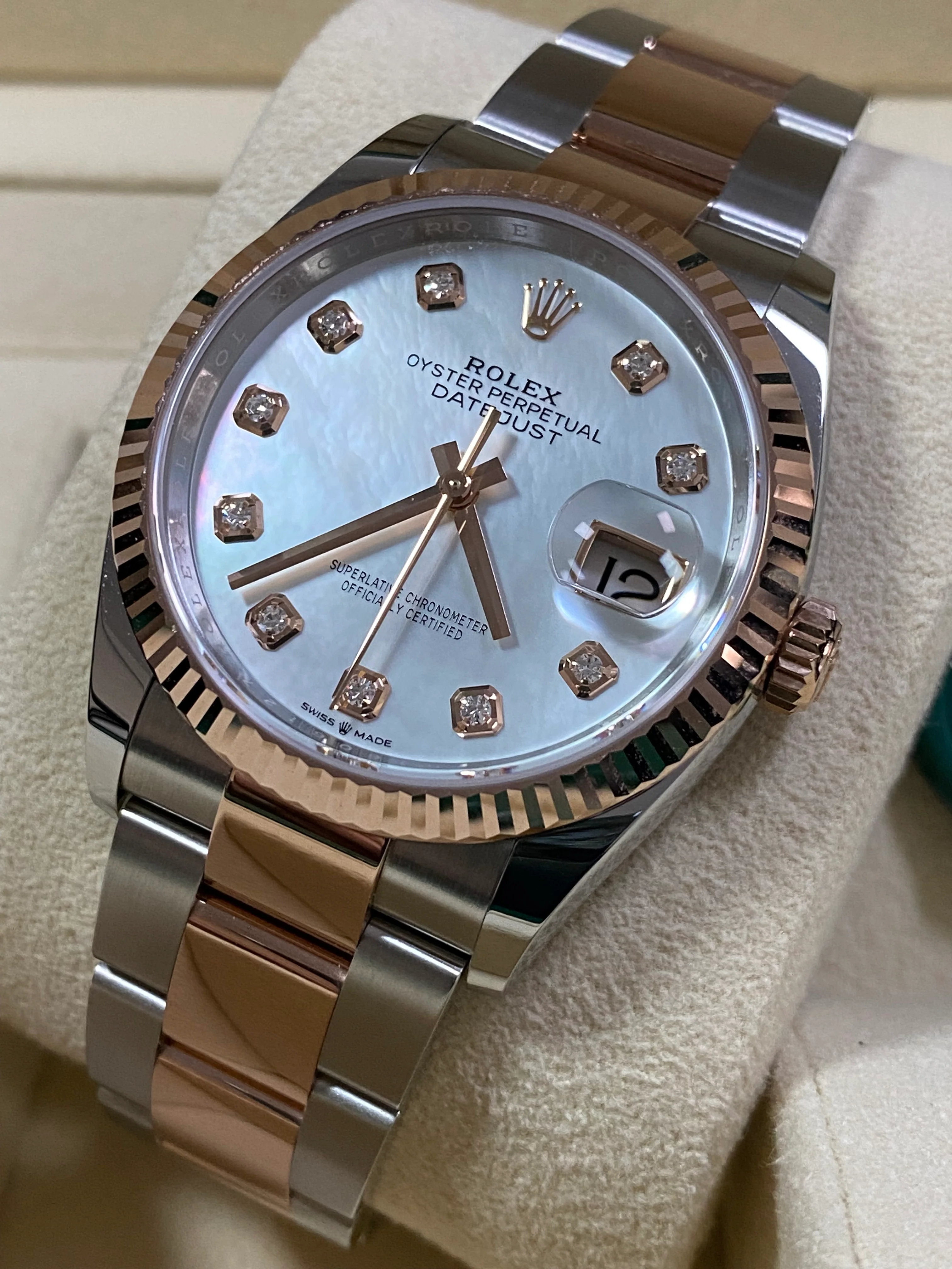 Rolex Steel and Everose Gold Datejust 36 - 2022 - Fluted Bezel - White Mother-Of-Pearl Diamond Dial - Oyster Bracelet - 126231 FULL SET