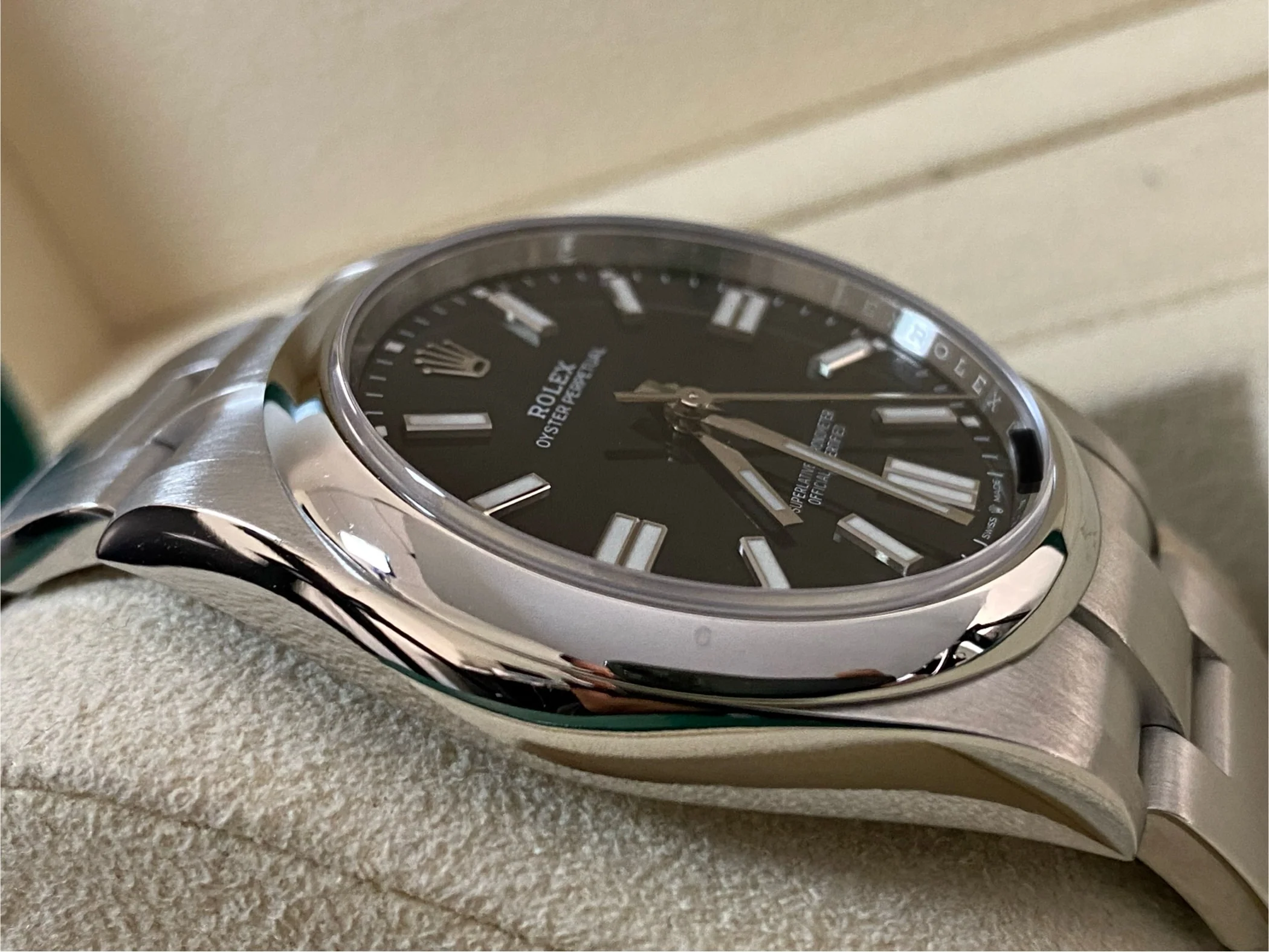 Rolex Oyster Perpetual 41 - 2023 - Domed Bezel - Black Index Dial - Oyster Bracelet - 124300 *FULL SET*