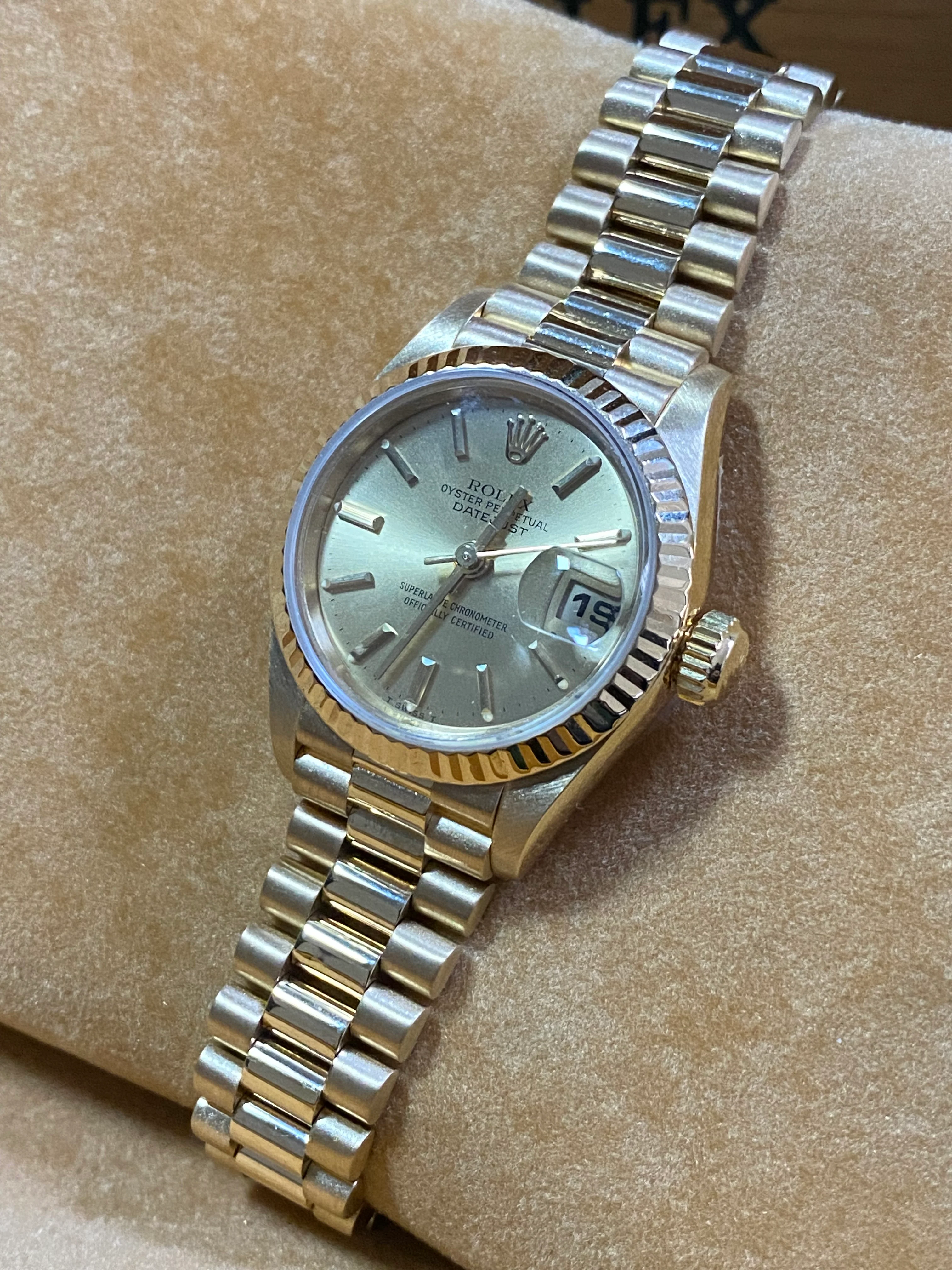 Rolex Yellow Gold Lady-Datejust 26 - W Serial - Fluted Bezel - Champagne Index Dial - President Bracelet - 69178