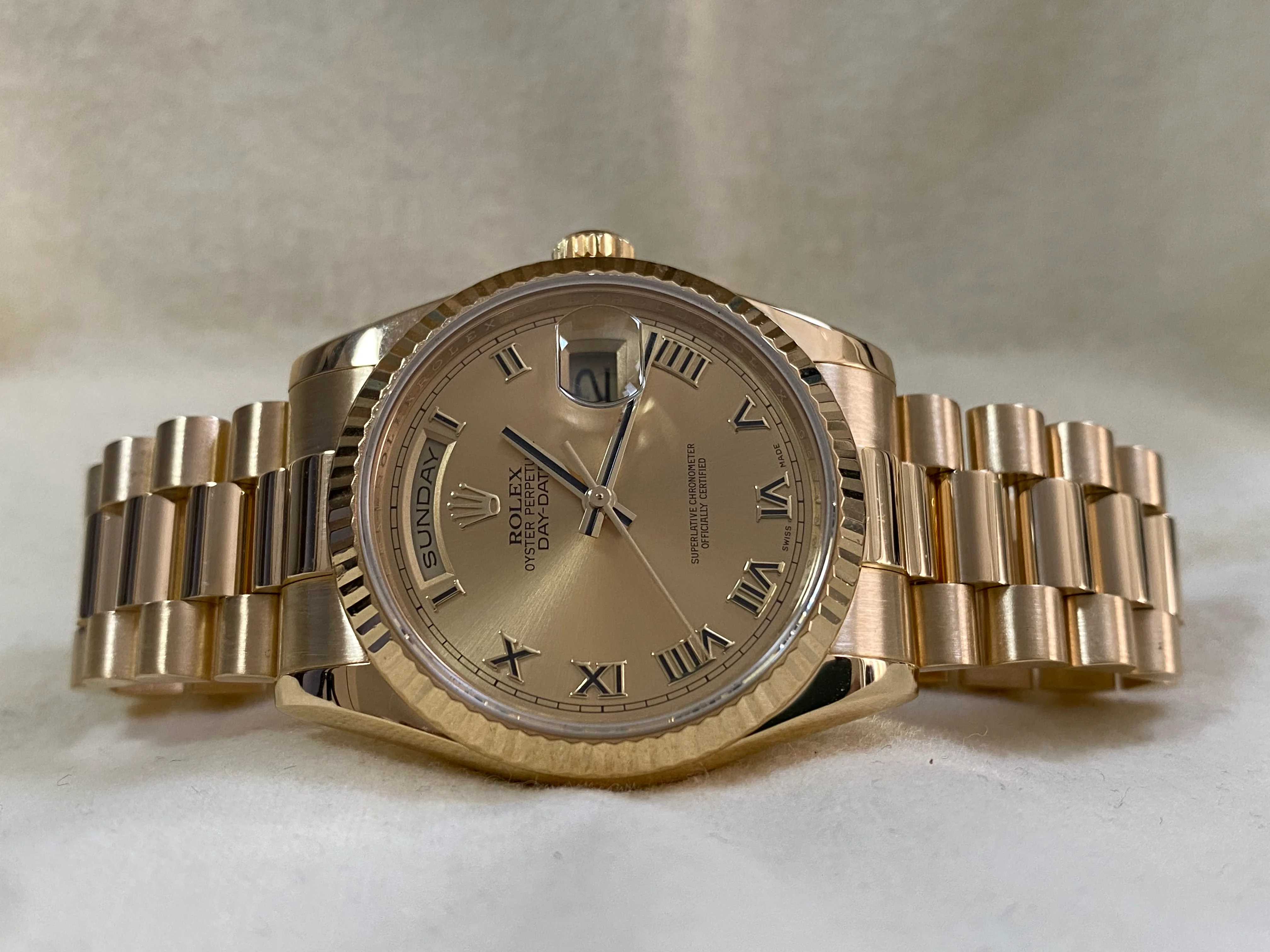 Rolex Yellow Gold Day-Date 36 - G serial - Fluted Bezel - Champagne Roman Dial - President Bracelet - 118238 *COMPLETE SET*