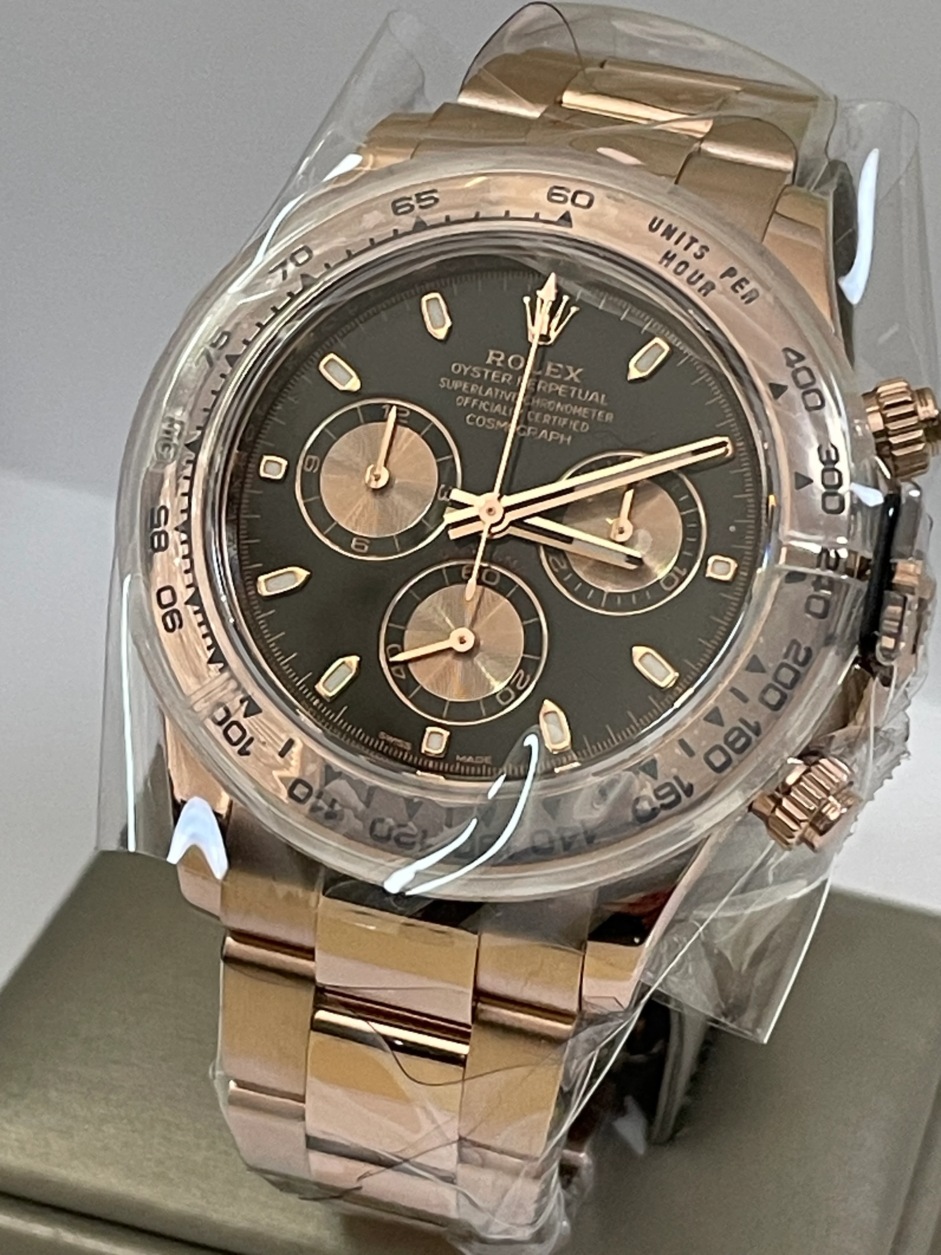 Rolex Everose Gold Cosmograph Daytona - 2023 - Black and Pink Dial - 116505