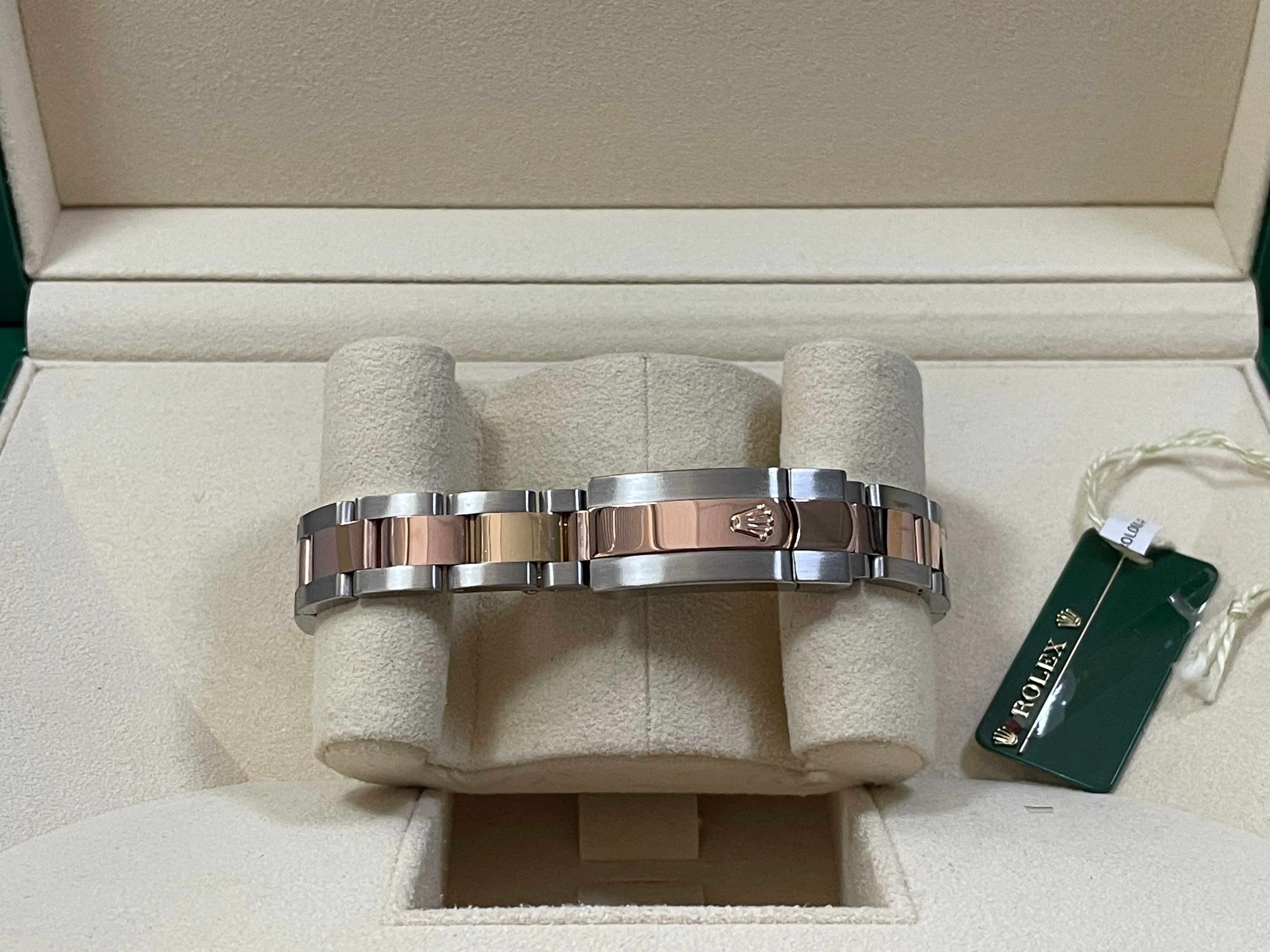Rolex Everose Gold and Steel Lady-Datejust 26 - 2018 - Fluted Bezel - Mother-Of-Pearl Roman Dial - Oyster Bracelet - 179171