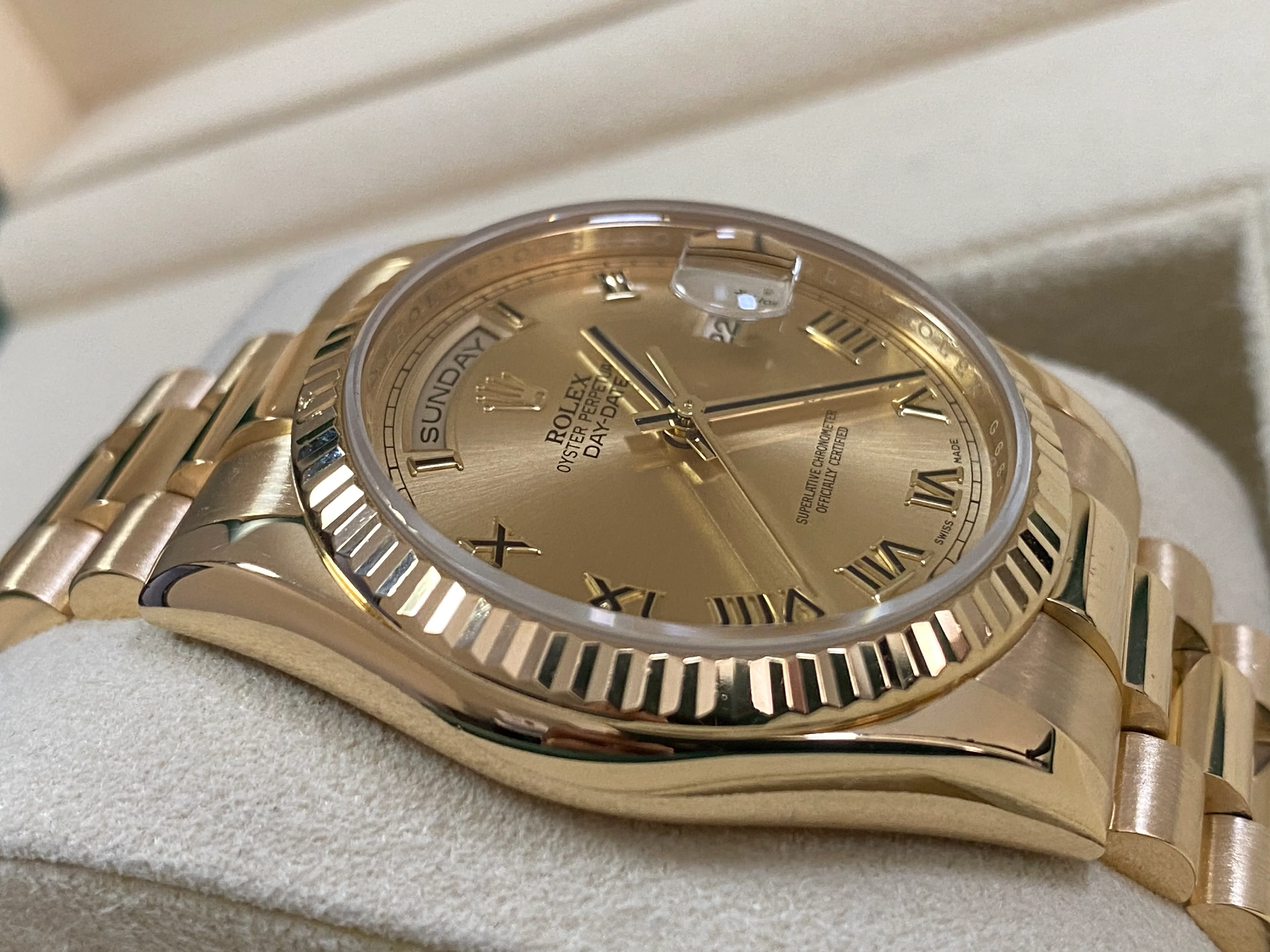 Rolex Yellow Gold Day-Date 36 - G serial - Fluted Bezel - Champagne Roman Dial - President Bracelet - 118238 *COMPLETE SET*