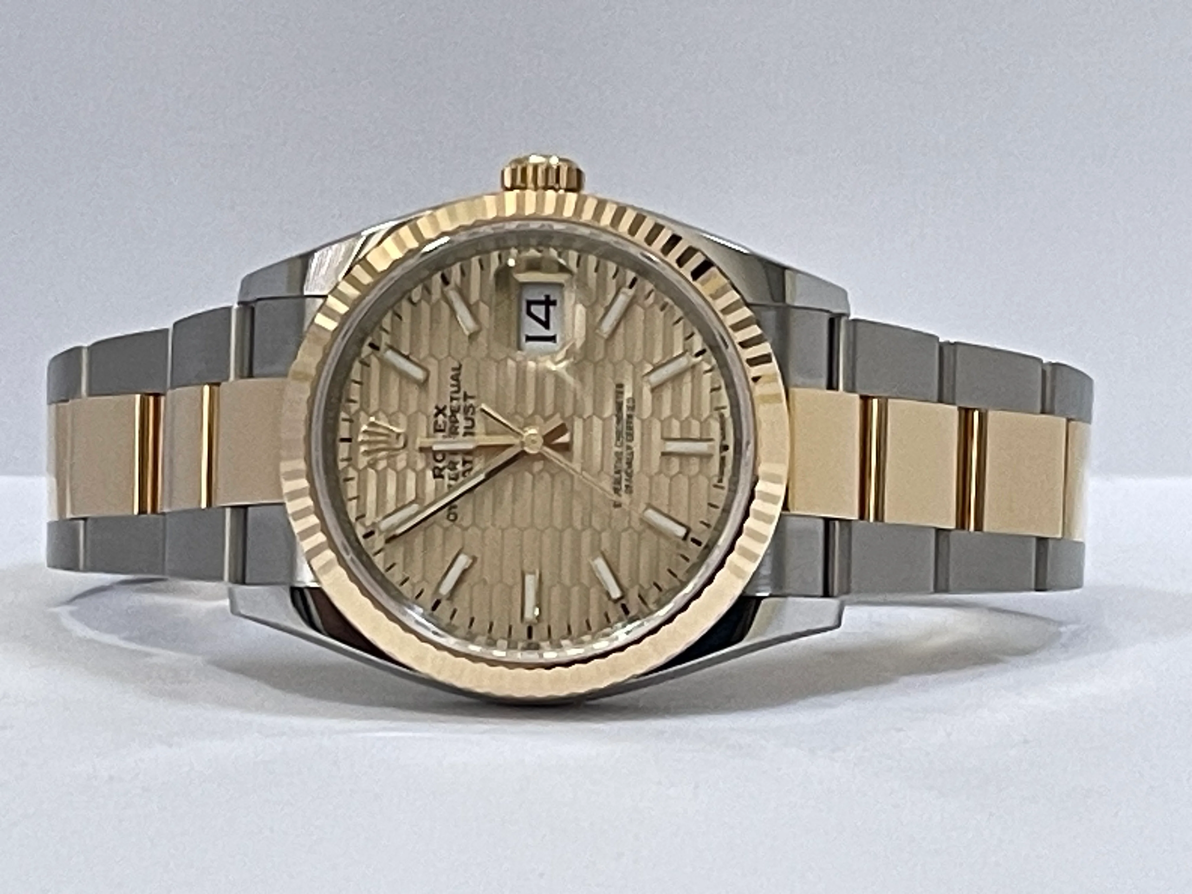 Rolex Steel and Yellow Gold Datejust 36 - 2023 - Fluted Bezel - Golden Motif Dial - Oyster Bracelet - 126233