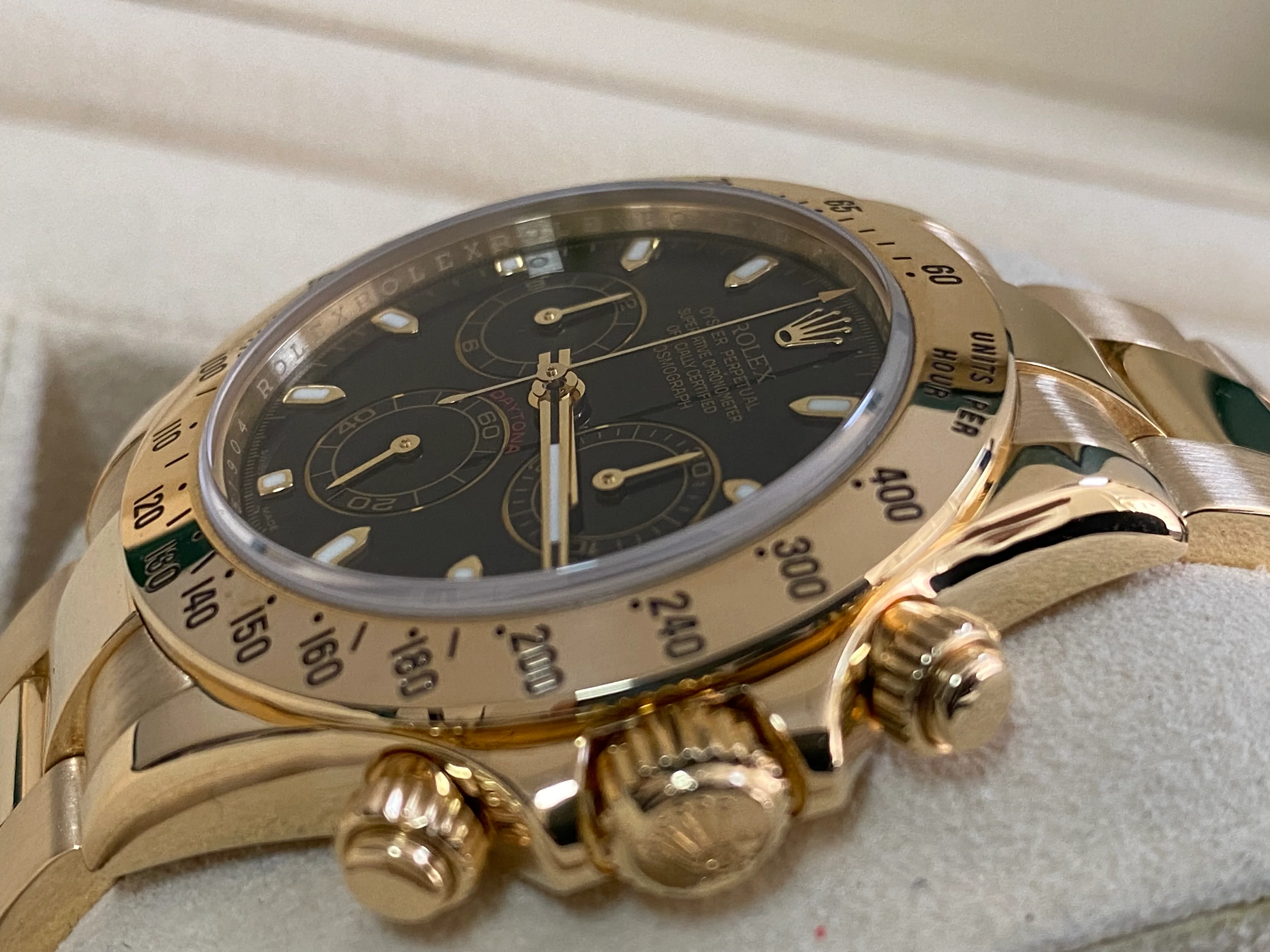 Rolex Yellow Gold Cosmograph Daytona -  Z serial - Black Index Dial - 116528