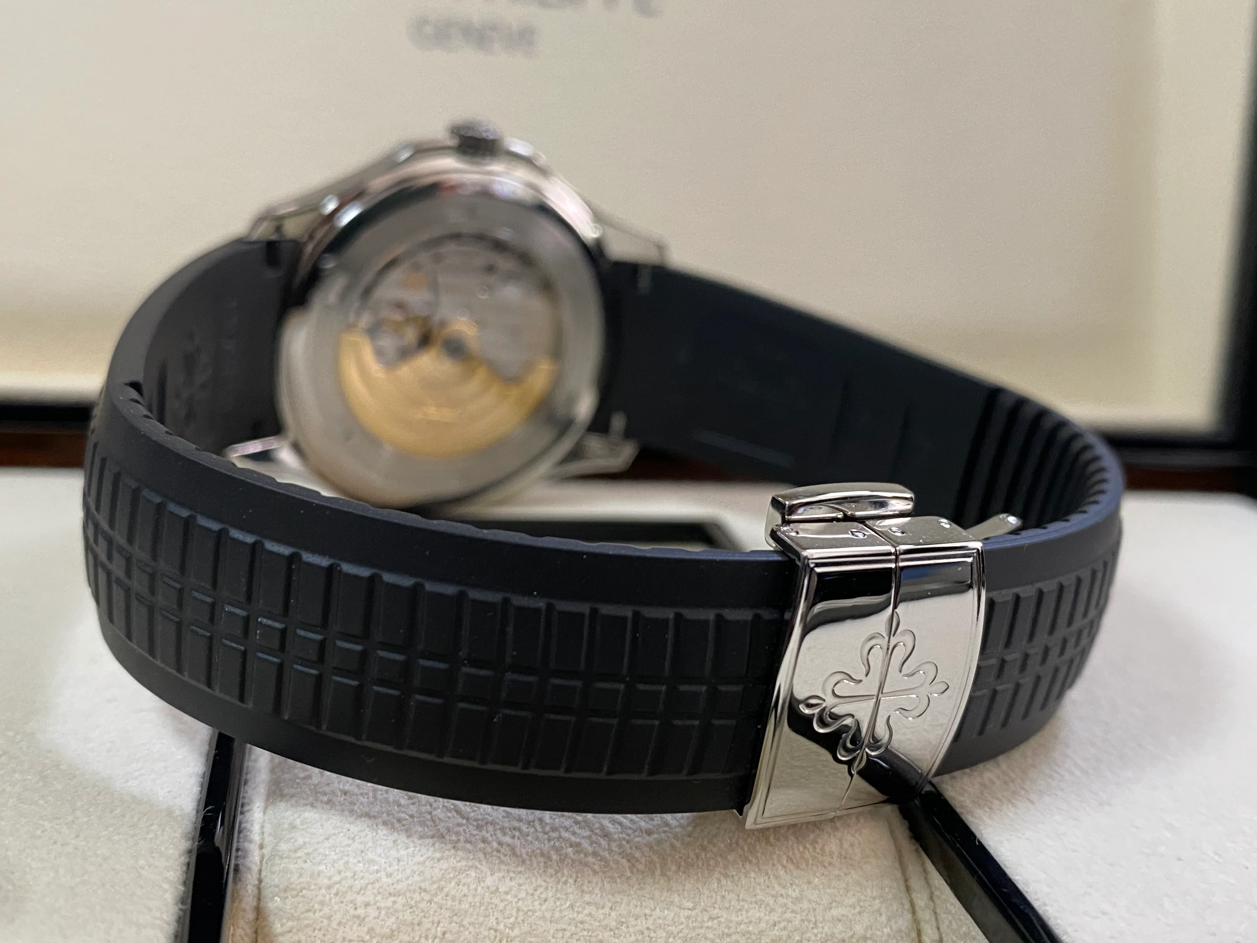 Patek Philippe Men's Aquanaut - 2020 - Black Embossed Dial - Uncut Strap - 5167A-001 *FULL SET*