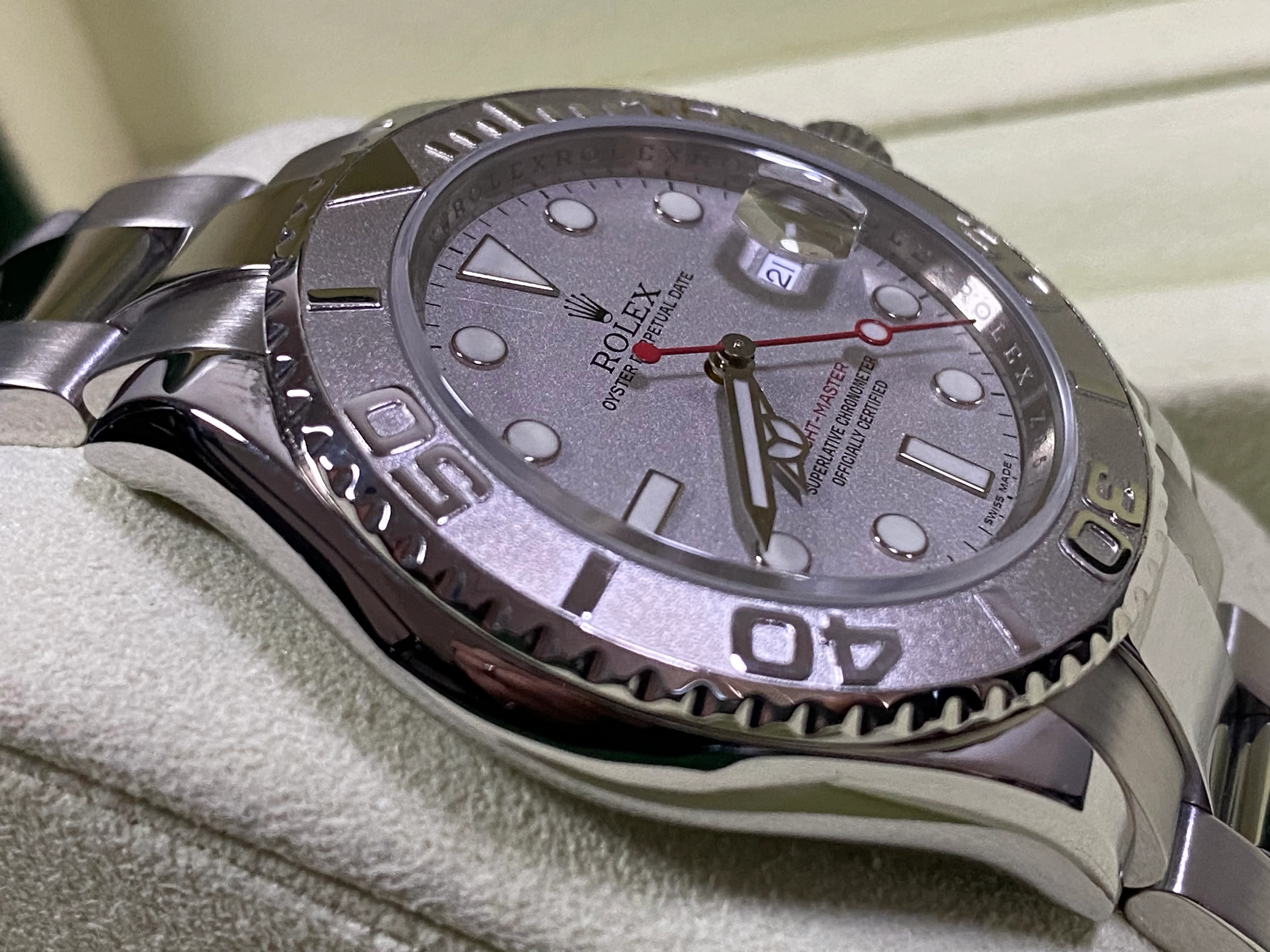 Rolex Steel Yacht-Master 40 - Z Serial - Silver Dial - 16622 COMPLETE SET