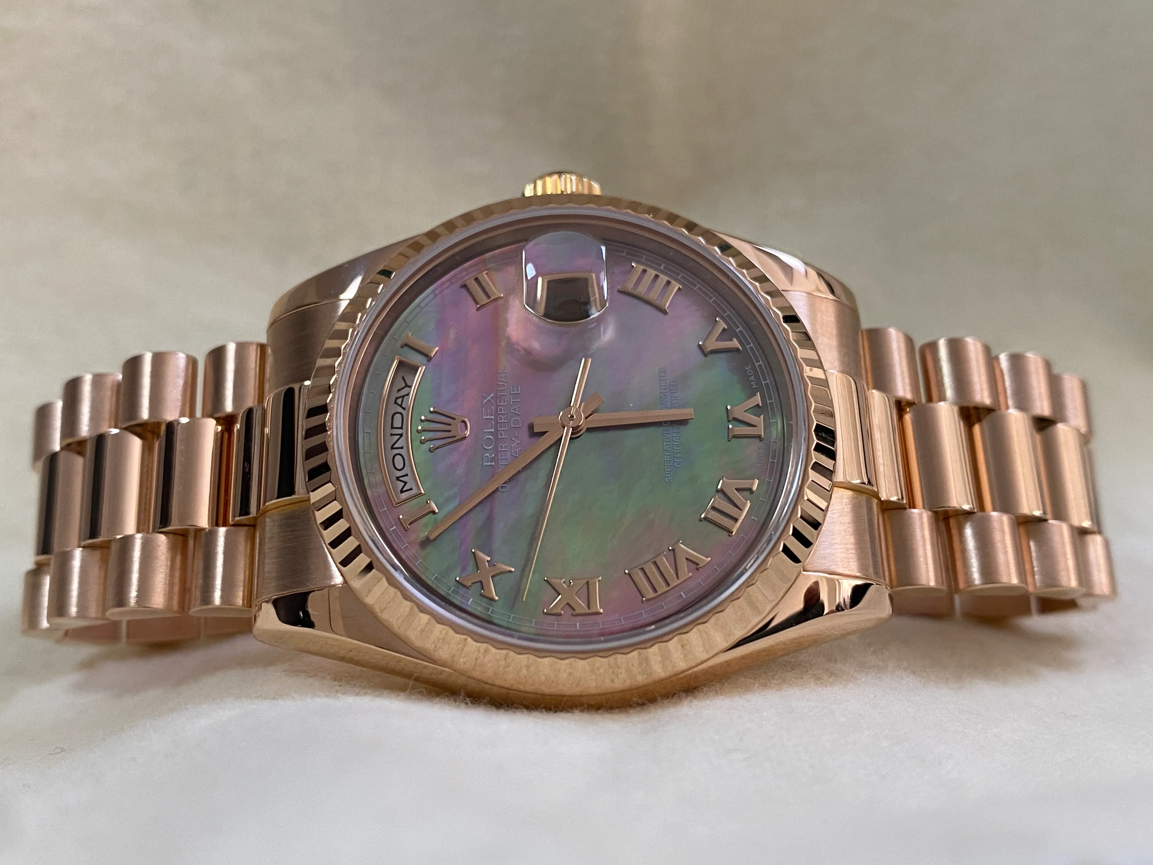 Rolex Everose Gold Day-Date 36 - D serial - Fluted Bezel - Tahitian Mother of Pearl Roman Dial - President Bracelet - 118235
