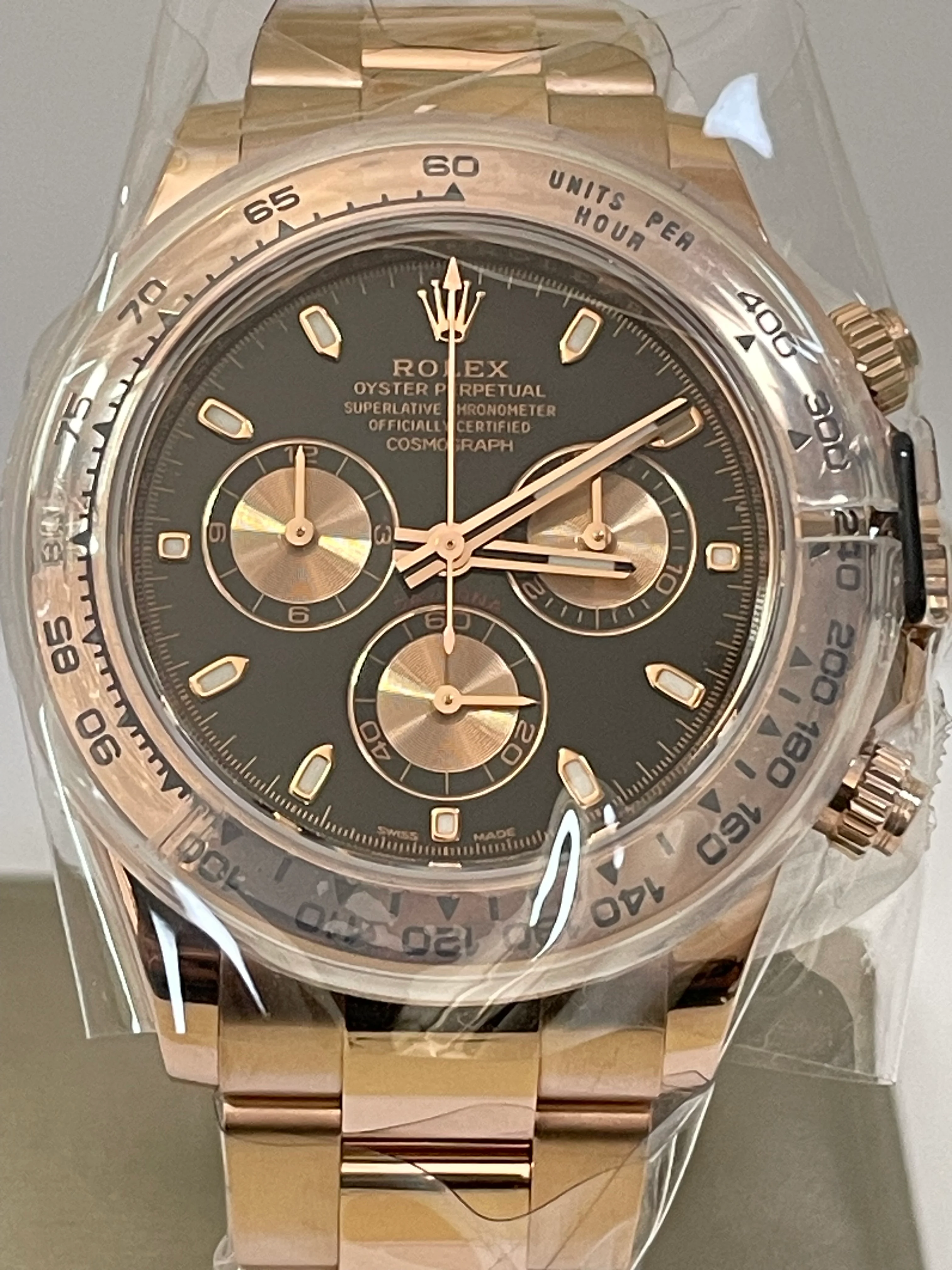 Rolex Everose Gold Cosmograph Daytona - 2023 - Black and Pink Dial - 116505