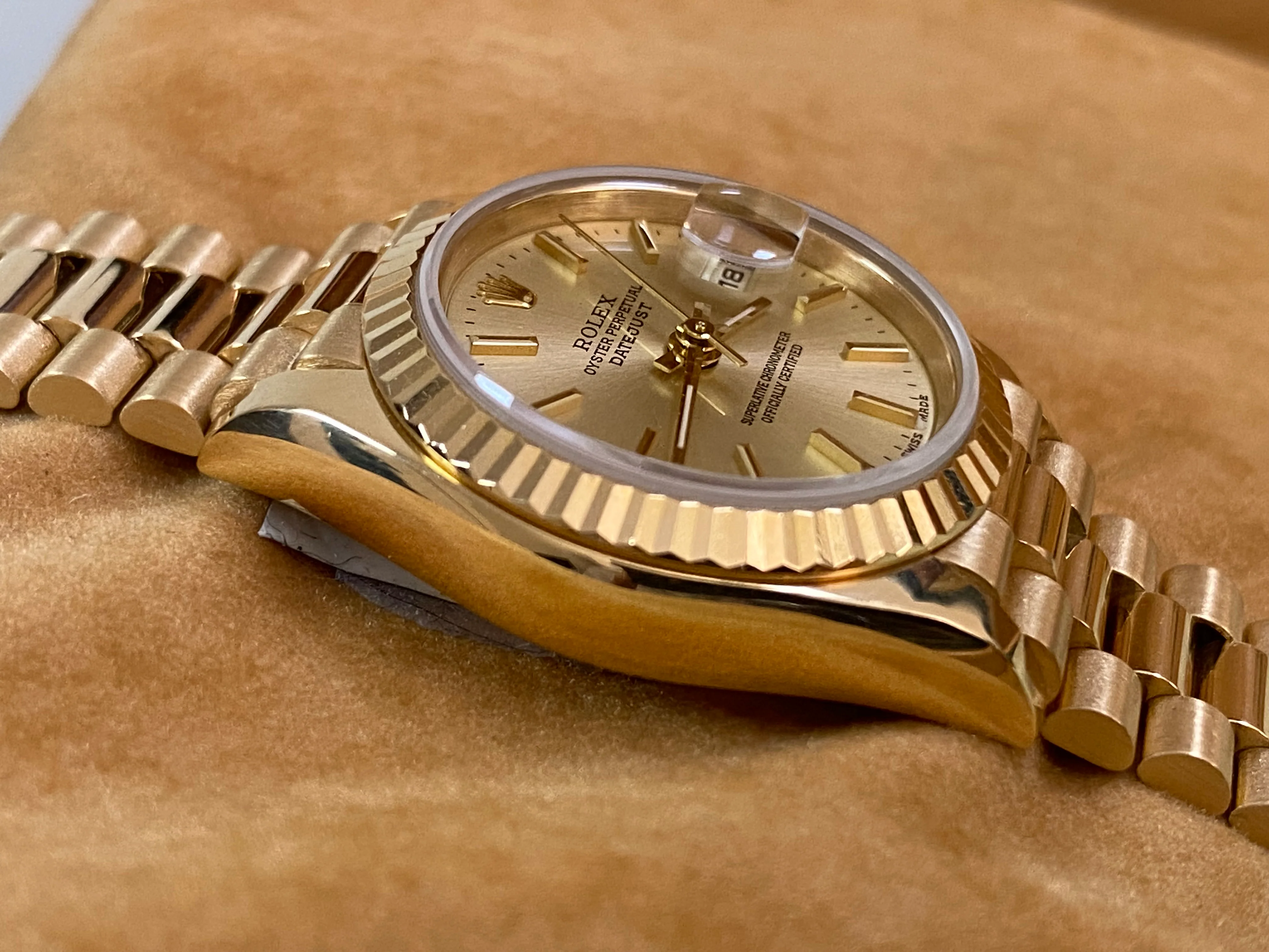 Rolex Yellow Gold Lady-Datejust - L serial - Fluted Bezel - Champagne Dial - President Bracelet - 69178