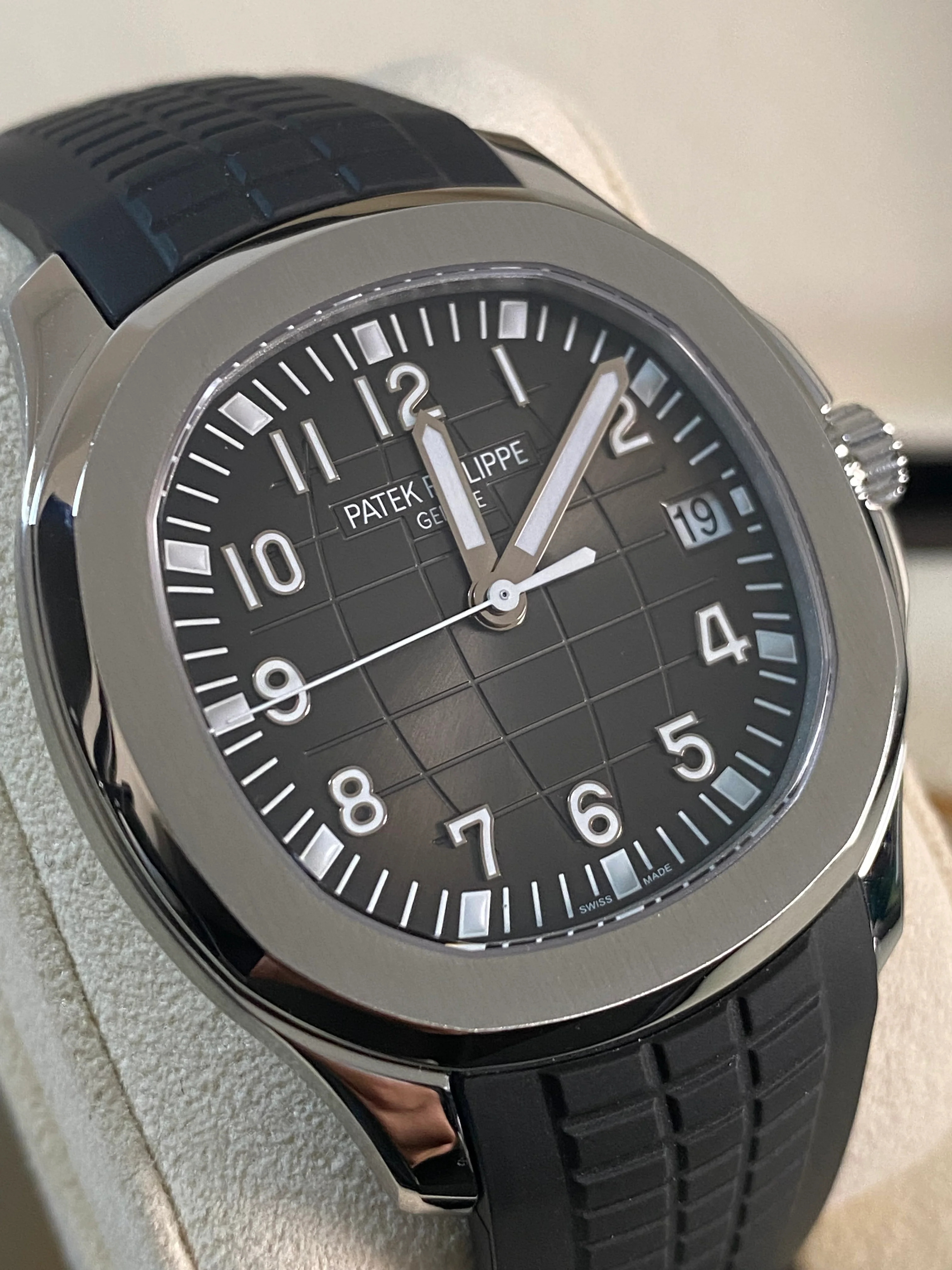 Patek Philippe Men's Aquanaut - 2019 - Black Embossed Dial - Black Strap - 5167A-001 *FULL SET*