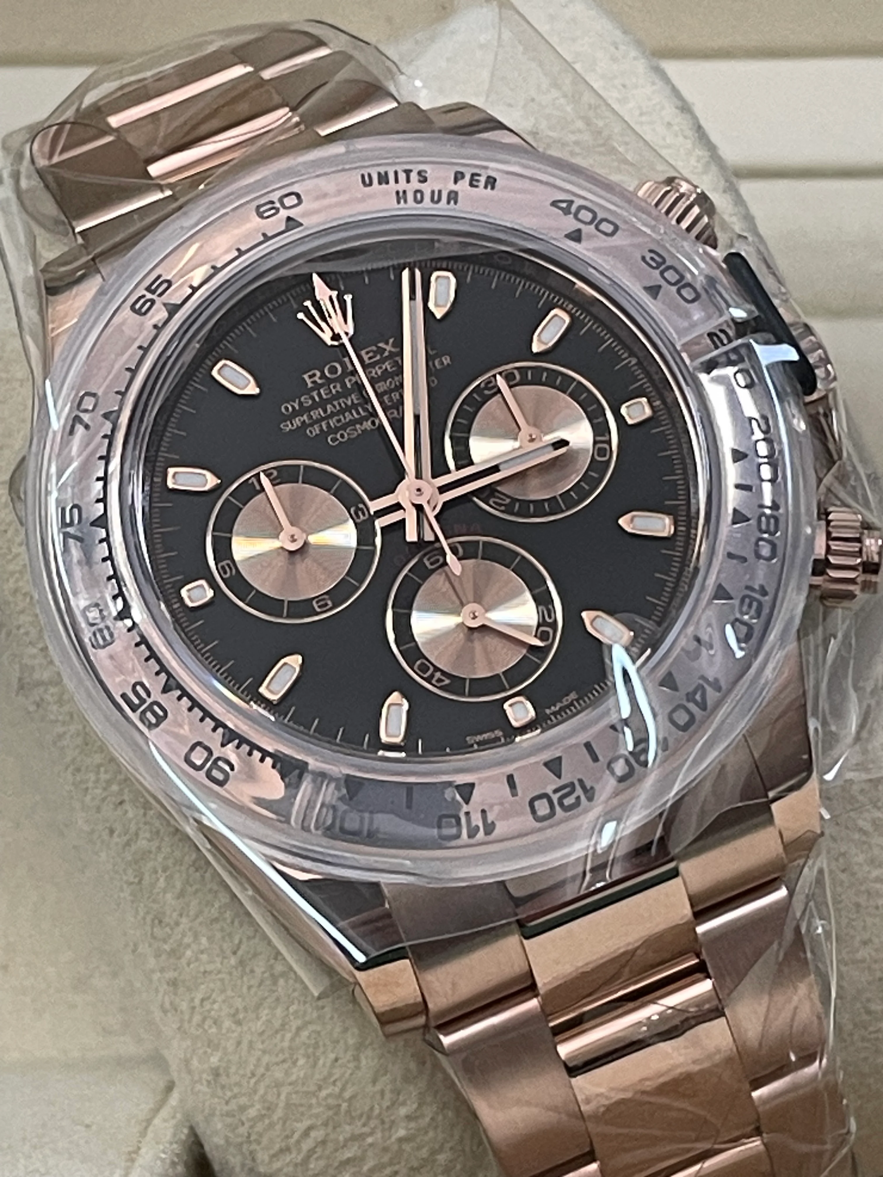 Rolex Everose Gold Cosmograph Daytona - 2023 - Black and Pink Dial - 116505