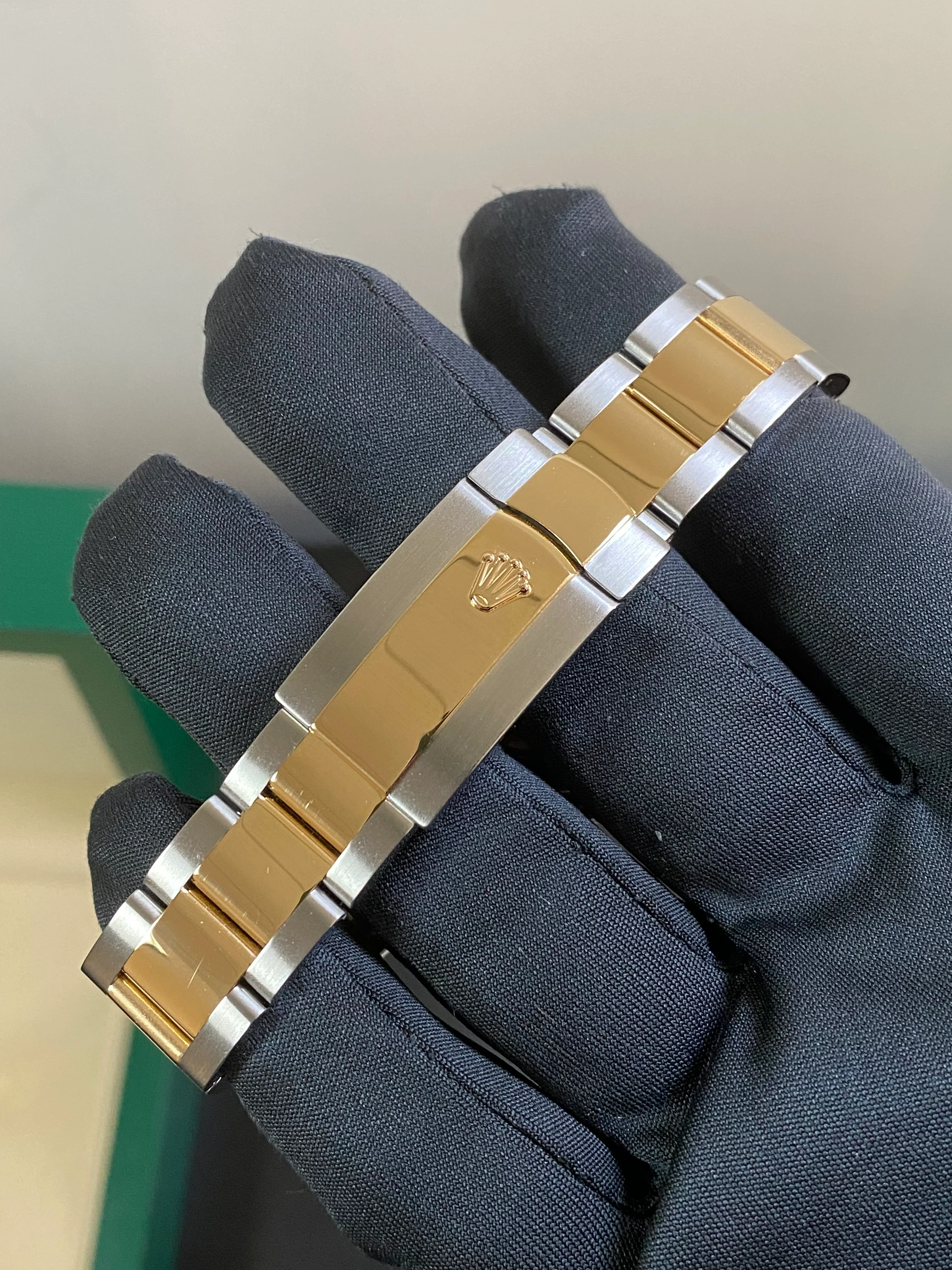 Rolex Steel and Yellow Gold Datejust 36 - 2019 - Fluted Bezel - Mother of Pearl Diamond Dial - Oyster Bracelet - 126233