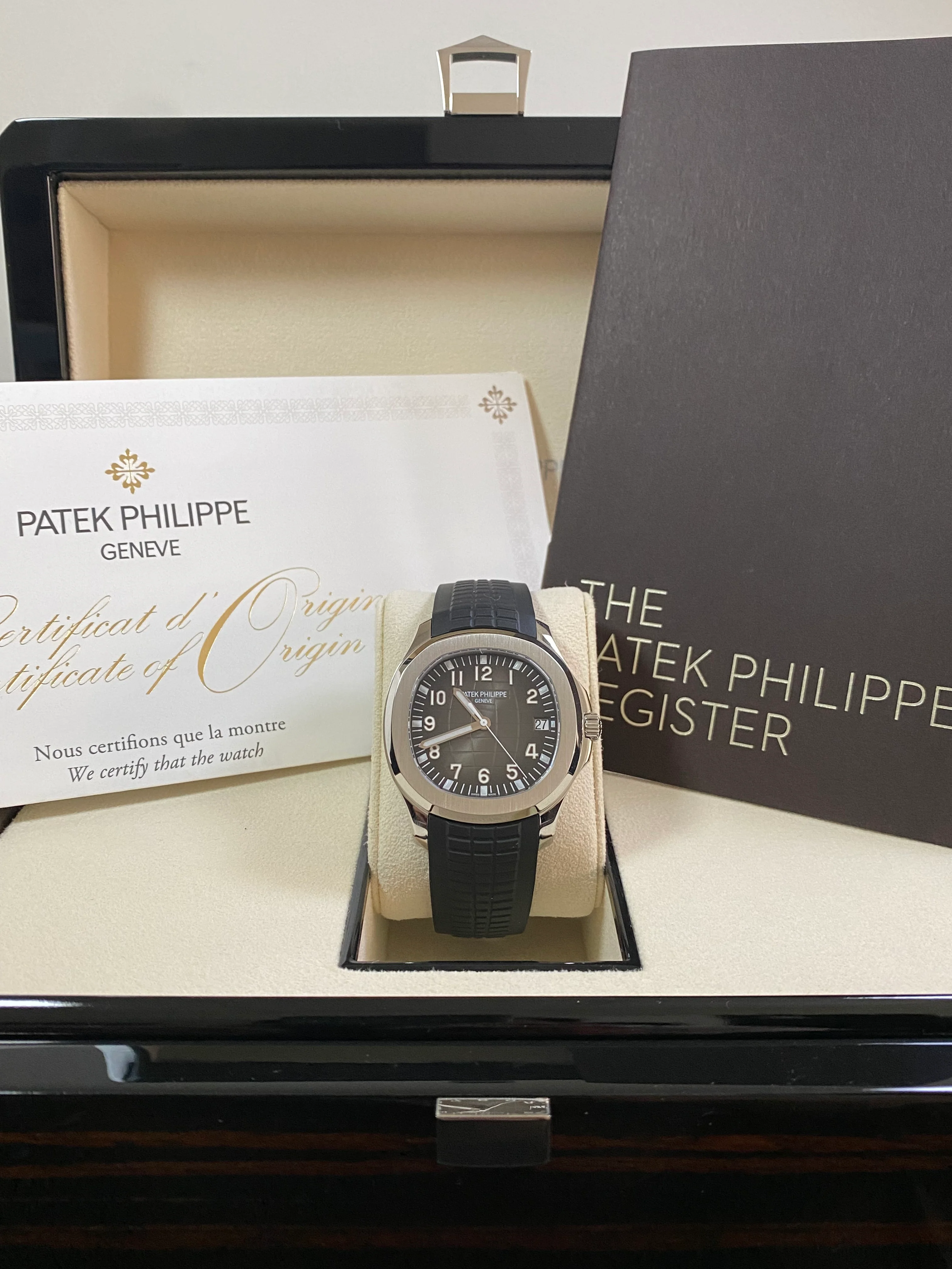Patek Philippe Men's Aquanaut - 2021 - Black Embossed Dial - Black Strap - 5167A-001 *FULL SET*
