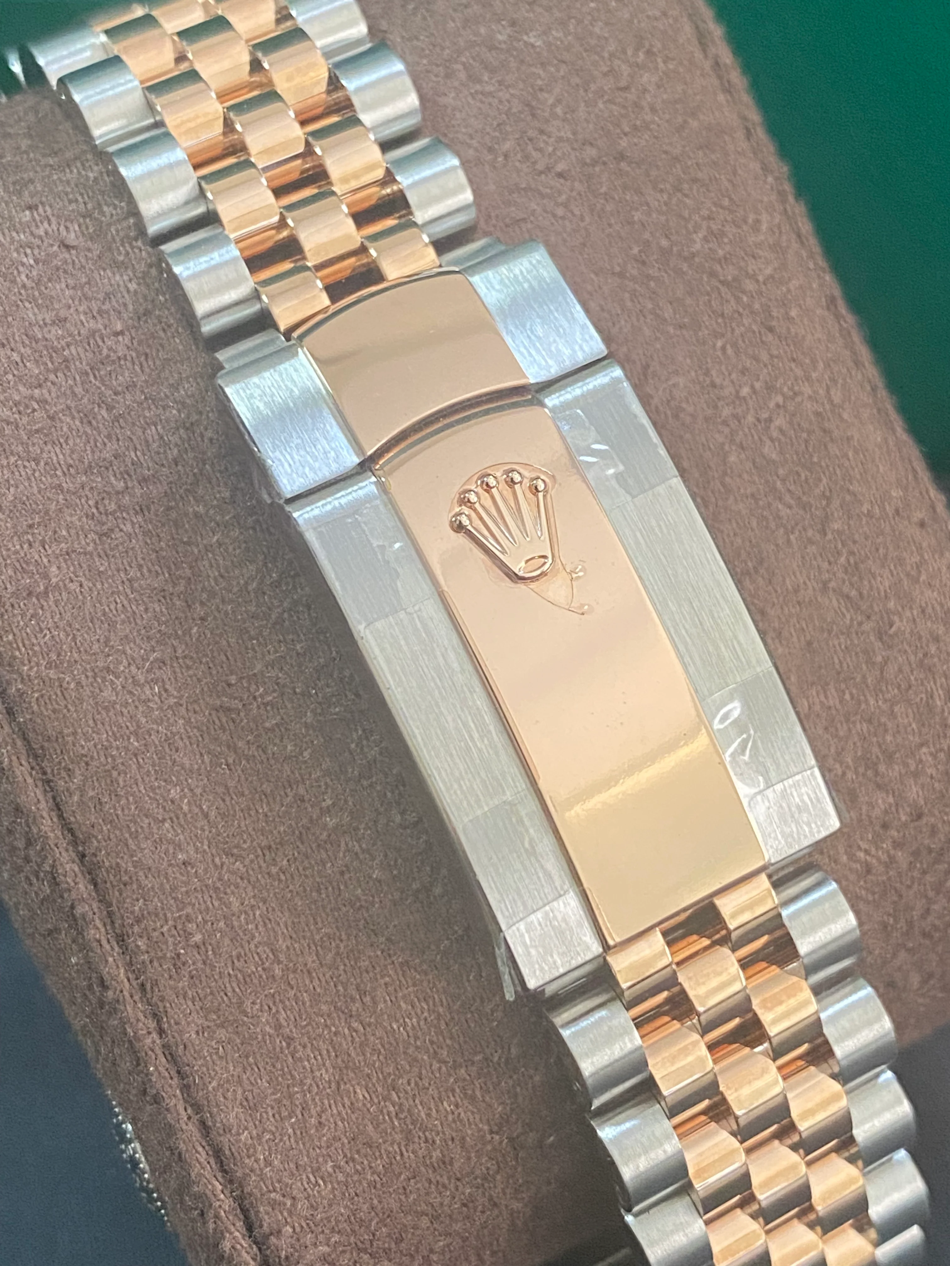 Rolex Steel and Everose Gold Datejust 41 - 2023 - Fluted Bezel - Silver Fluted-Motif Dial - Jubilee Bracelet - 126331 *PARTIAL STICKERS*