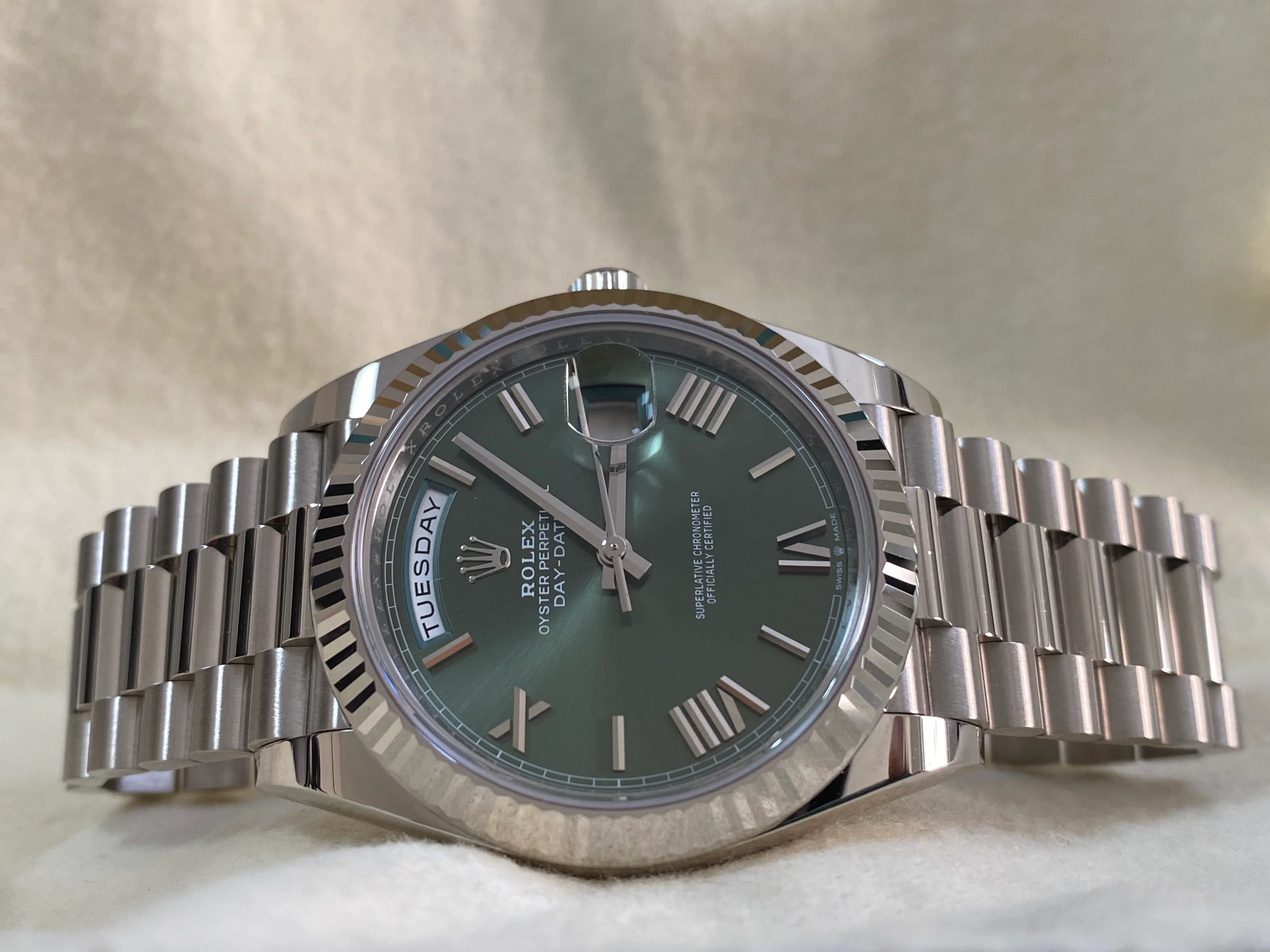 Rolex White Gold Day-Date 40 - 2023 - Fluted Bezel - Olive Green Bevelled Roman Dial - President Bracelet - 228239 *FULL SET*