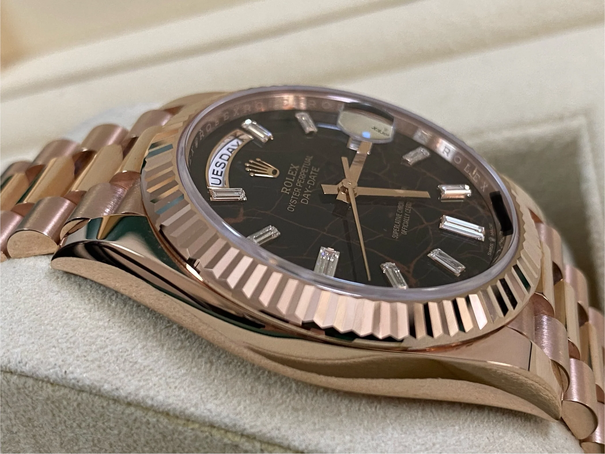 Rolex Everose Gold Day-Date 40 - 2022 - Fluted Bezel - Eisenkiesel Dial - President Bracelet - 228235 *FULL SET*