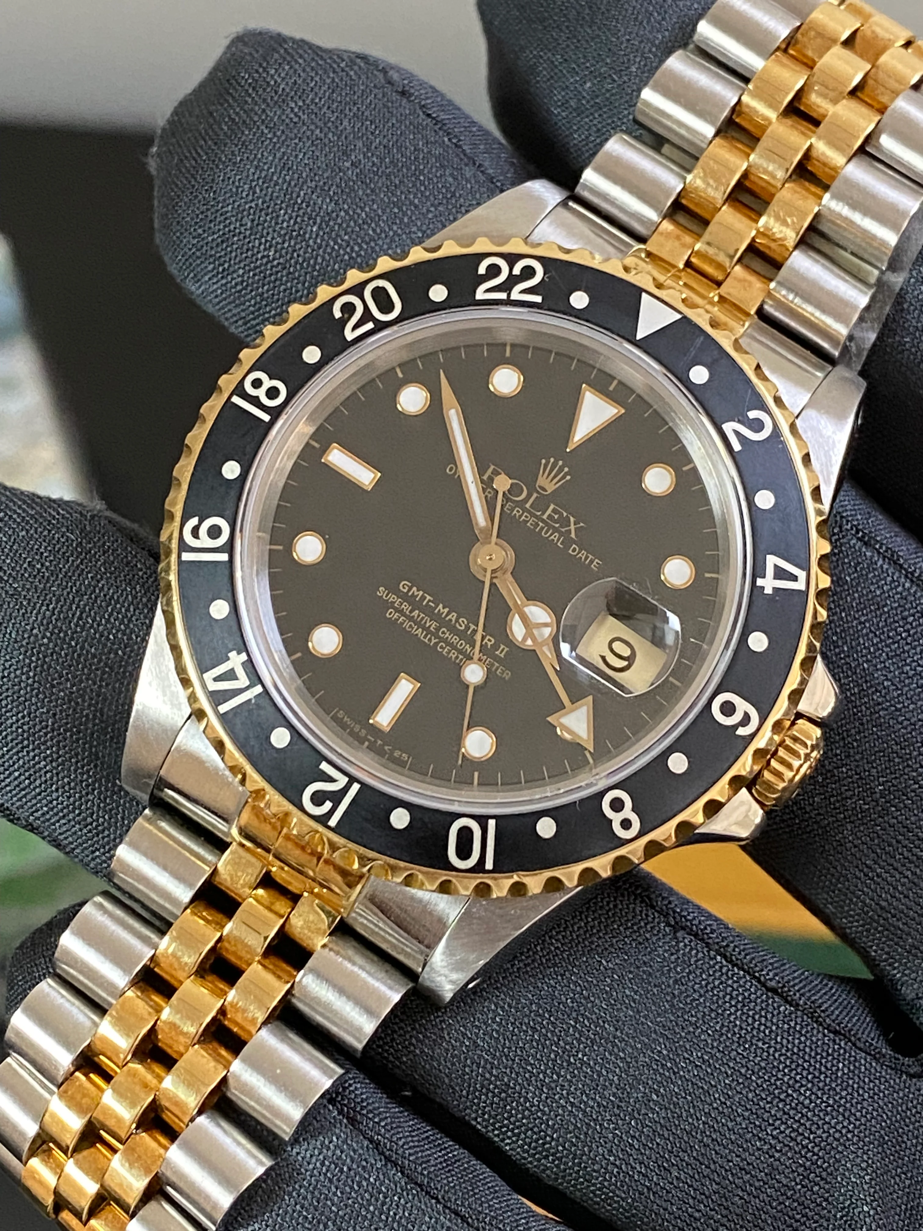 Rolex Steel and Yellow Gold GMT-Master II - L serial - Pre Ceramic Bezel - Black Dial - Jubilee Bracelet - 16713
