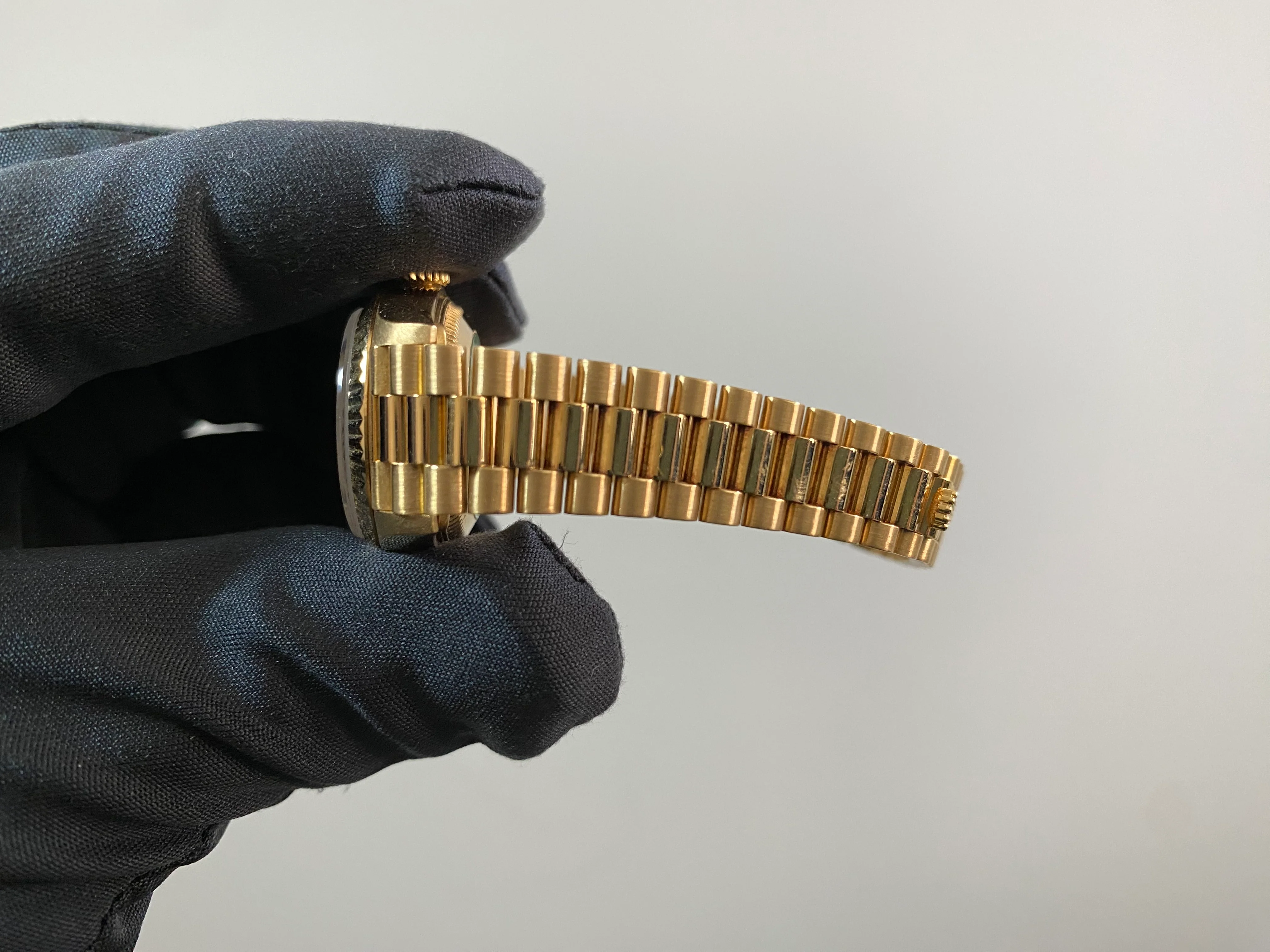 Rolex Yellow Gold Lady-Datejust 26 - W serial - Fluted Bezel - Myriad Diamond Dial - President Bracelet - 69178