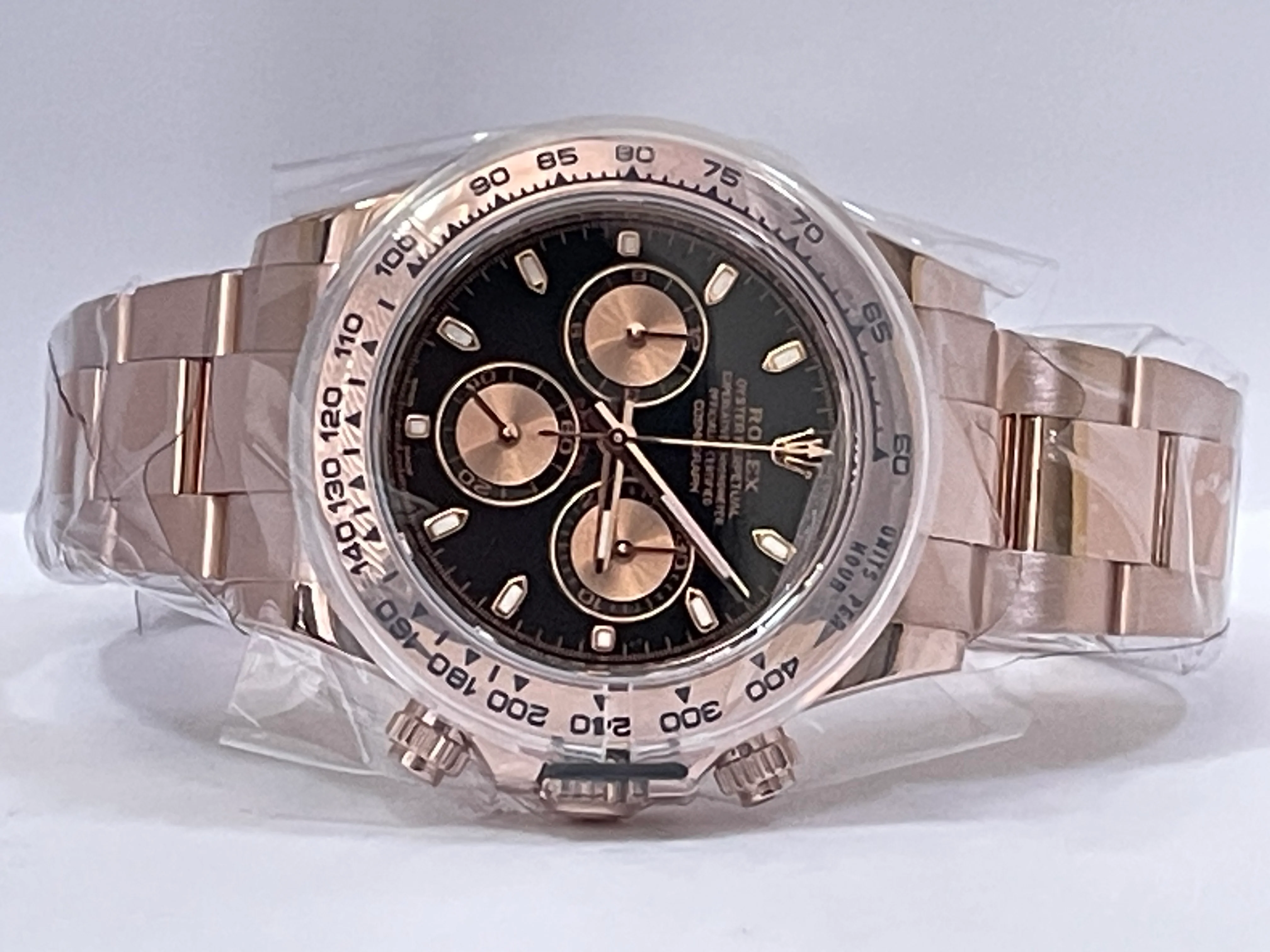 Rolex Everose Gold Cosmograph Daytona - 2023 - Black and Pink Dial - 116505
