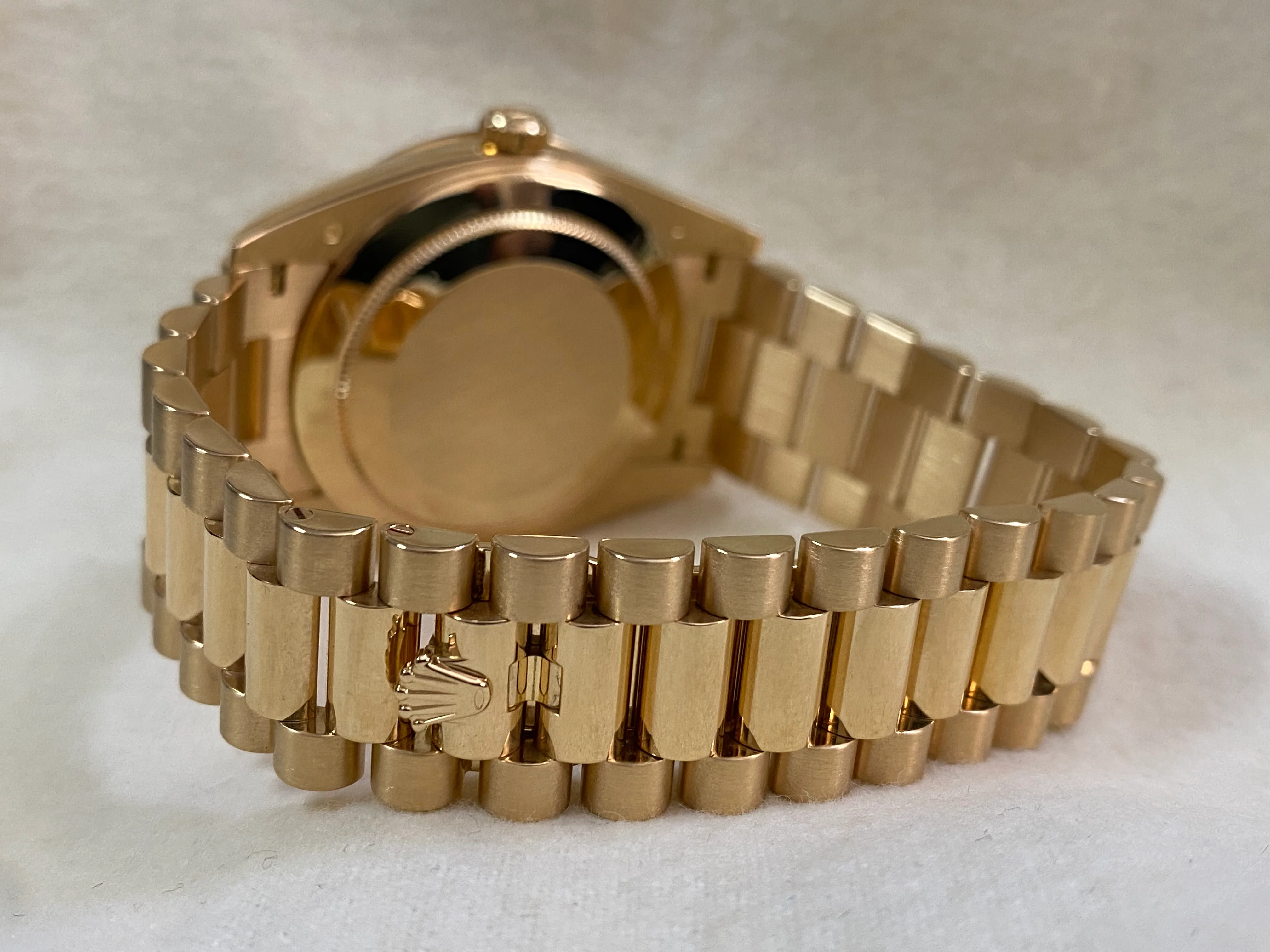 Rolex Yellow Gold Day-Date 40 - 2018 - Fluted Bezel - Champagne Index Dial - President Bracelet - 228238 *COMPLETE SET*