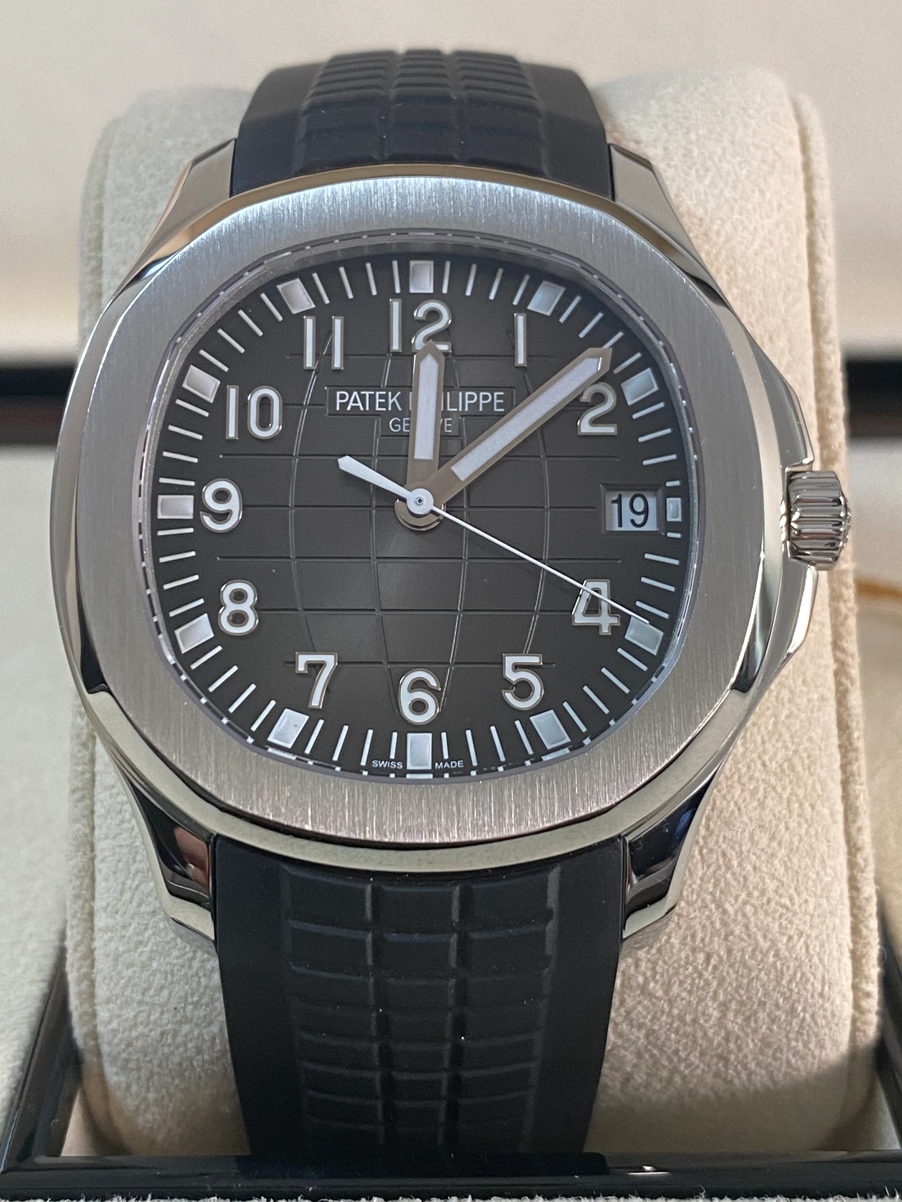 Patek Philippe Men's Aquanaut - 2019 - Black Embossed Dial - Black Strap - 5167A-001 *FULL SET*