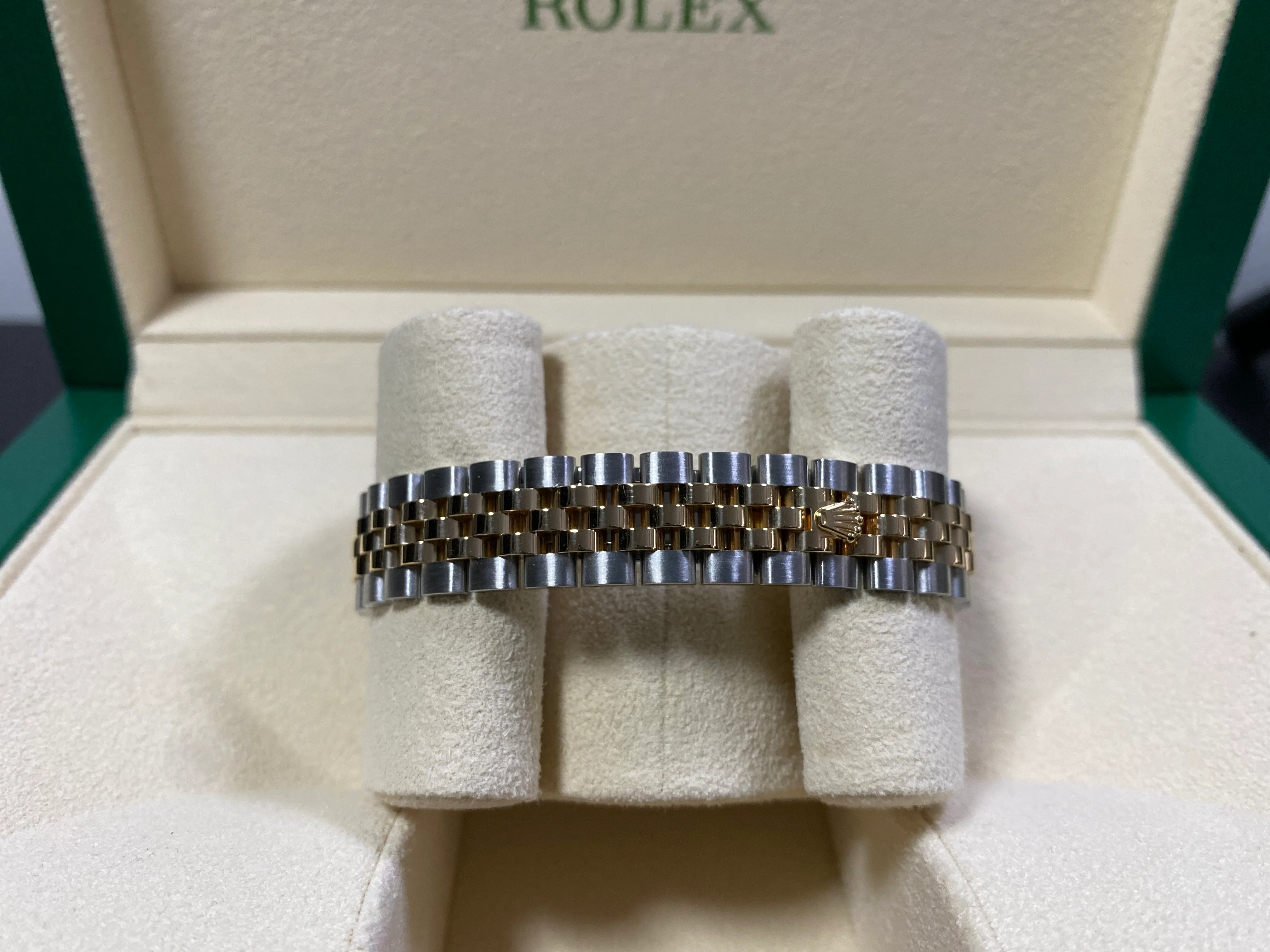 Rolex Steel and Yellow Gold Lady-Datejust 28 - 2020 - Fluted Bezel - Silver Diamond Dial - Jubilee Bracelet - 279173