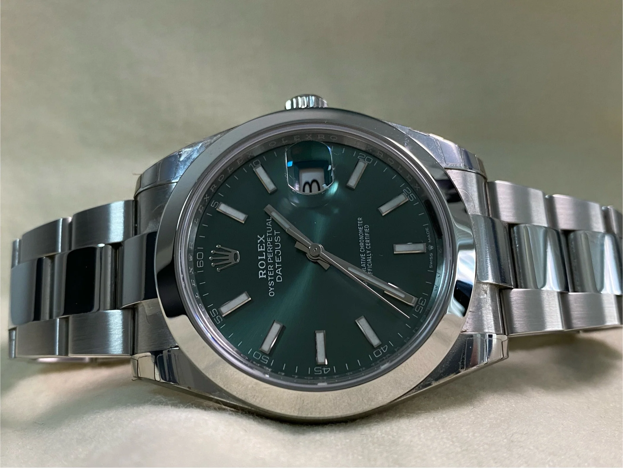 Rolex Steel Datejust 41 - 2023 - Smooth Bezel - Mint Green Dial - Oyster Bracelet - 126300 *FULL STICKERS*