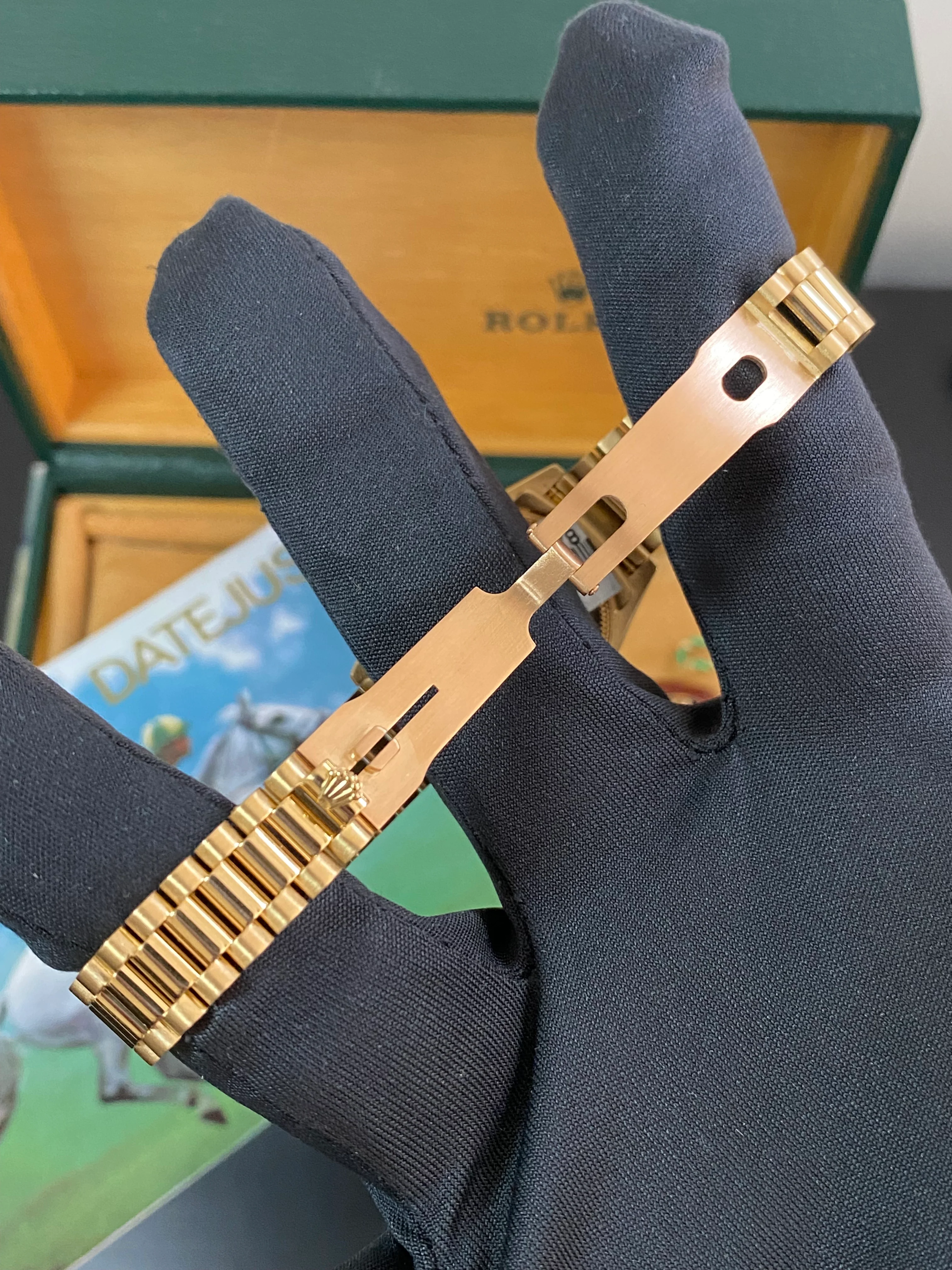 Rolex Yellow Gold Lady-Datejust - L serial - Fluted Bezel - Champagne Dial - President Bracelet - 69178