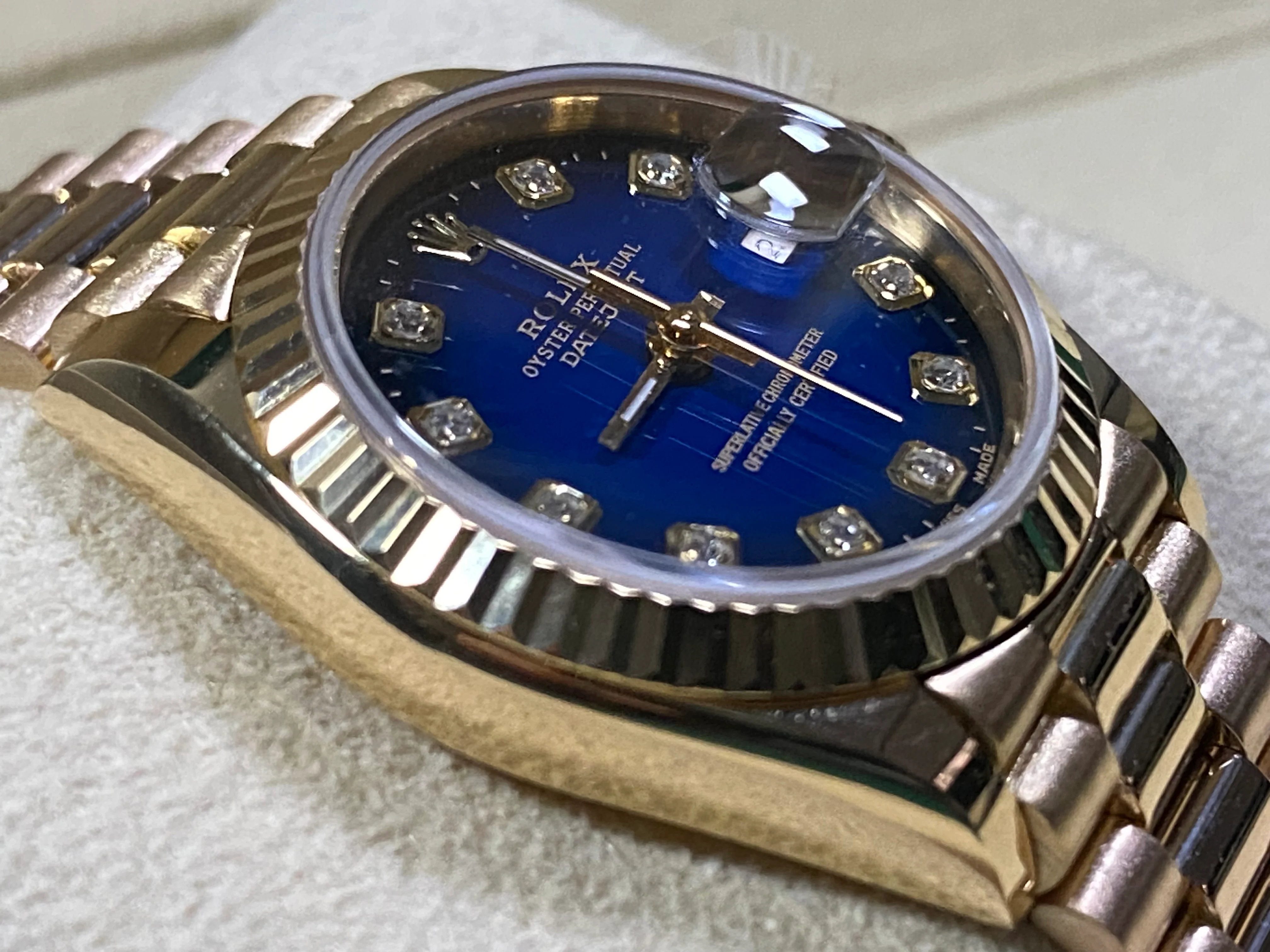 Rolex Yellow Gold Lady-Datejust 26 - N Serial - Fluted Bezel - Blue Vignette Diamond Dial - President Bracelet - 69178