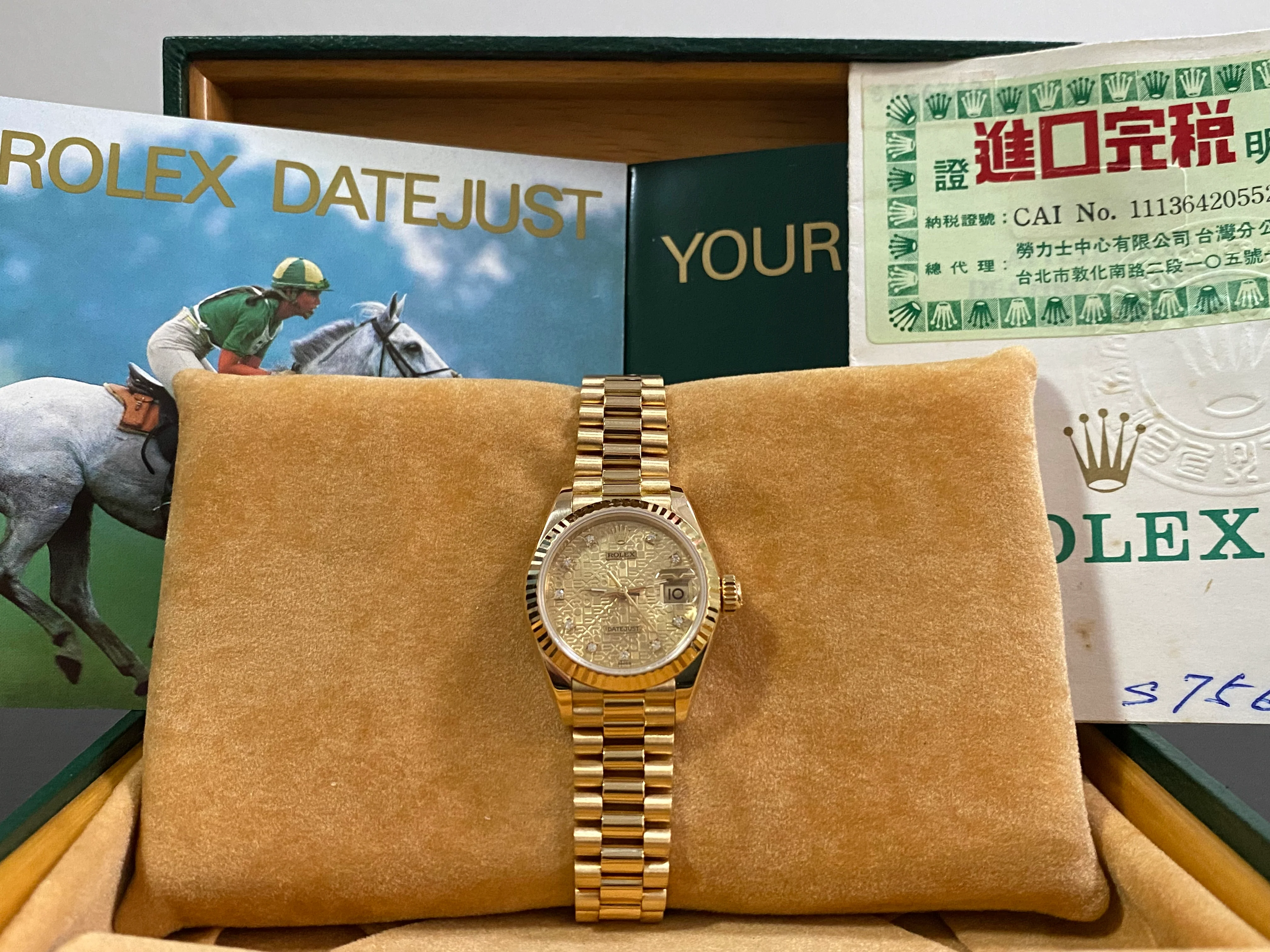 Rolex Yellow Gold Lady-Datejust 26 - S Serial - Fluted Bezel - Factory Diamond Dial - President Bracelet - 69178