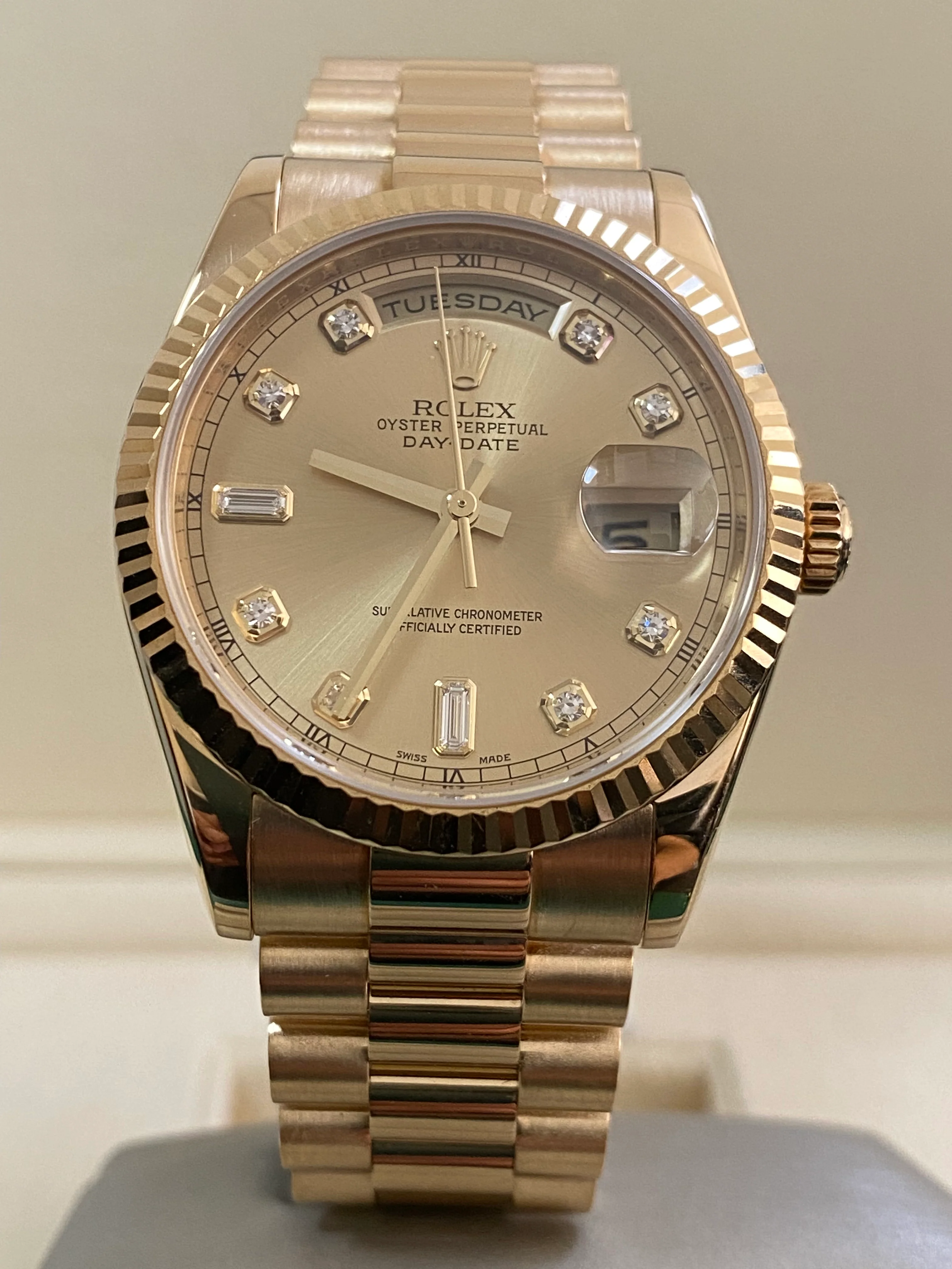 Rolex Yellow Gold Day-Date 36 - Z serial - Fluted Bezel - Champagne Diamond Dial - President Bracelet - 118238 *FULL SET*