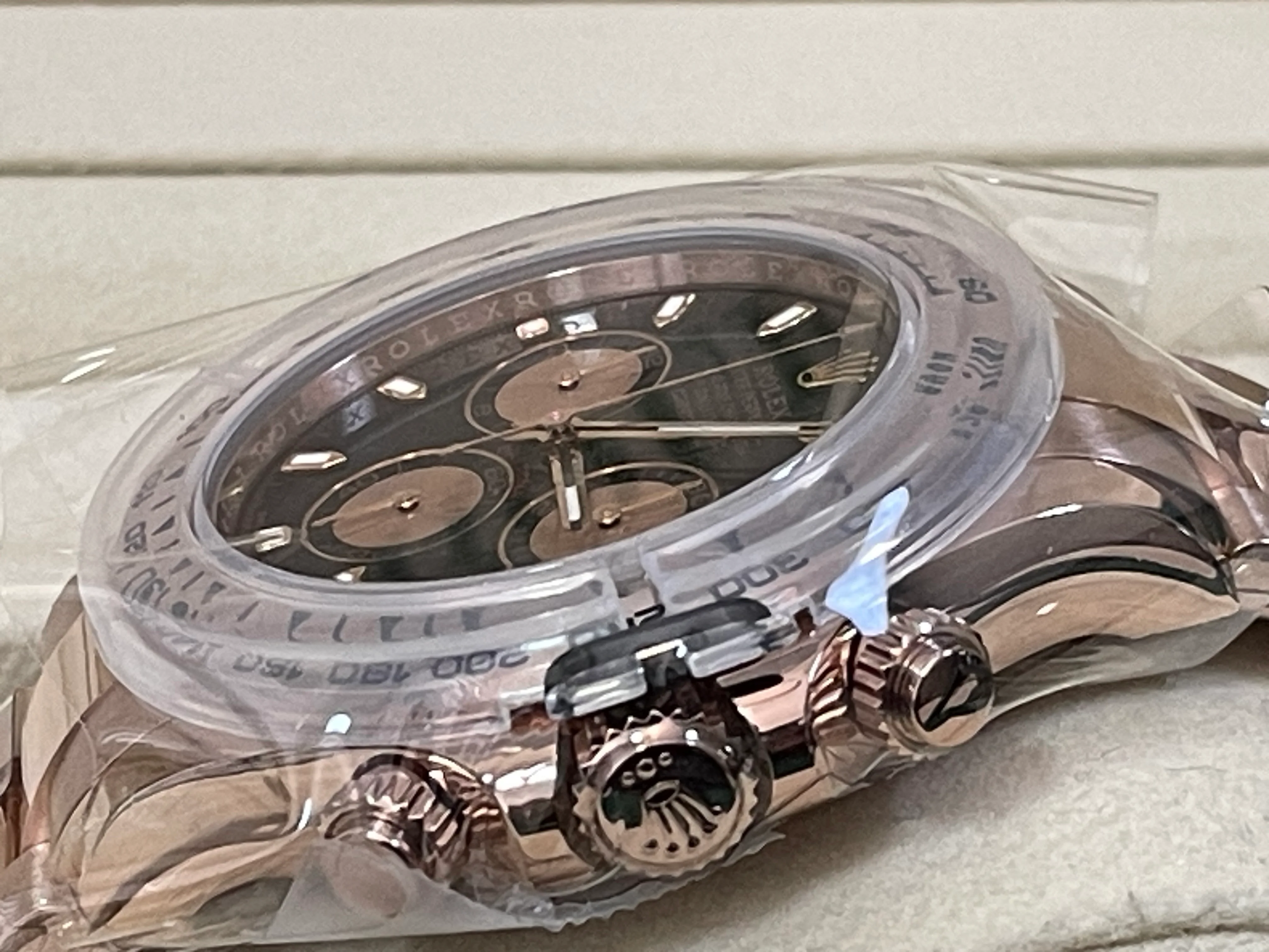 Rolex Everose Gold Cosmograph Daytona - 2023 - Black and Pink Dial - 116505