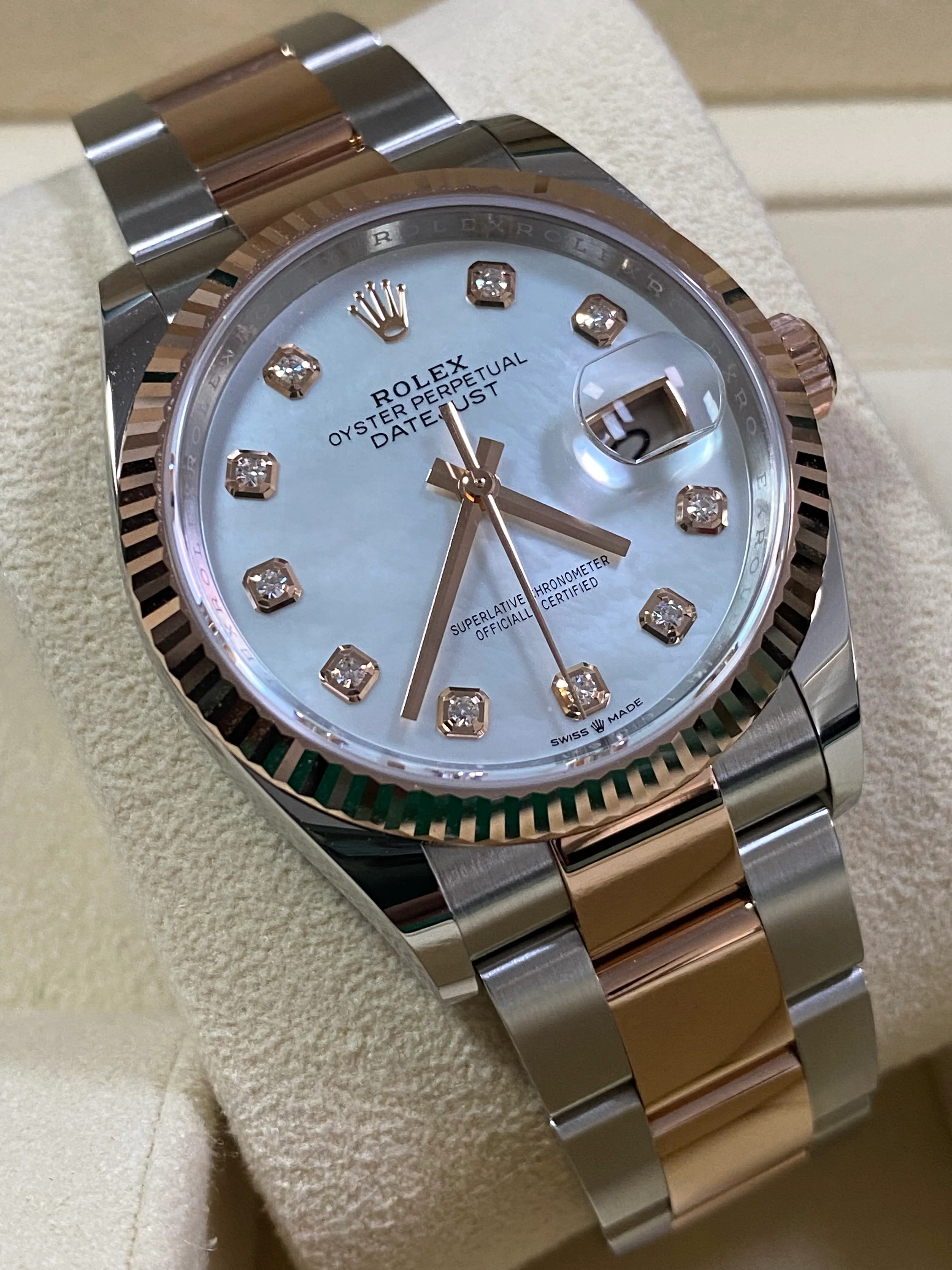 Rolex Steel and Everose Gold Datejust 36 - 2022 - Fluted Bezel - White Mother-Of-Pearl Diamond Dial - Oyster Bracelet - 126231 FULL SET
